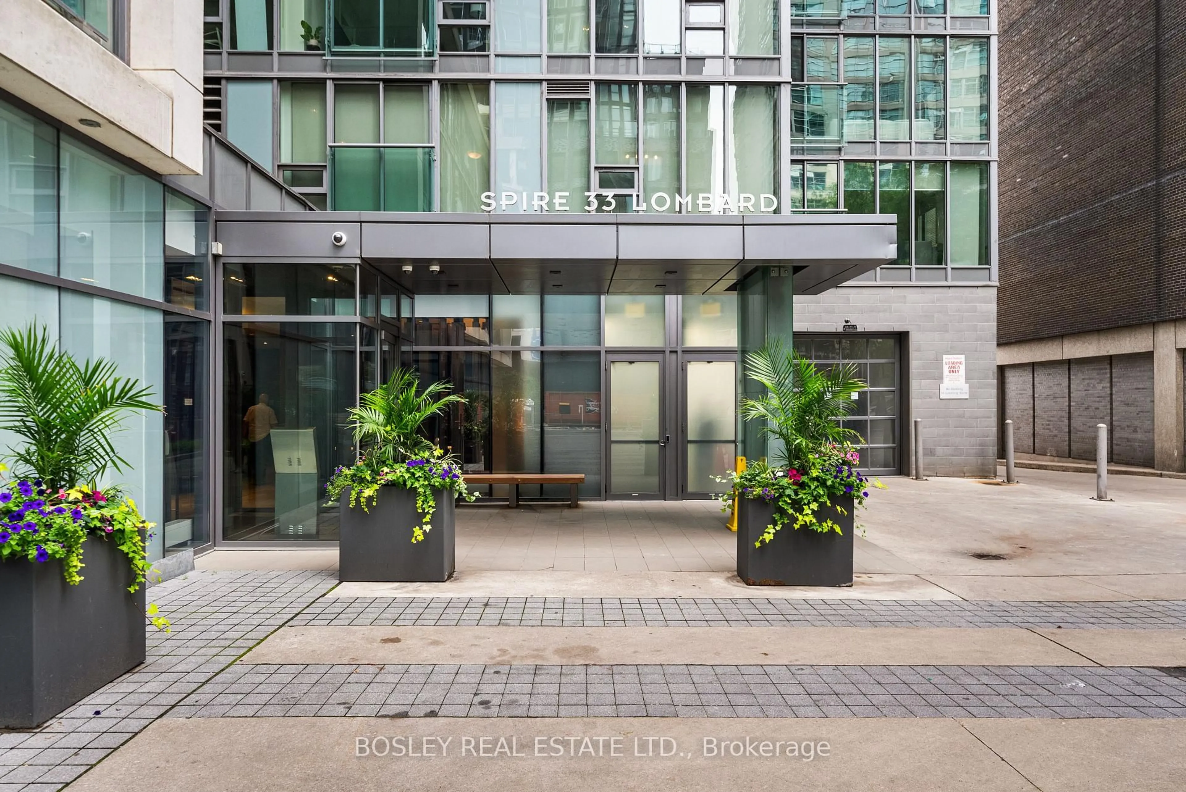 Indoor foyer for 33 Lombard St #1303, Toronto Ontario M5C 3H8