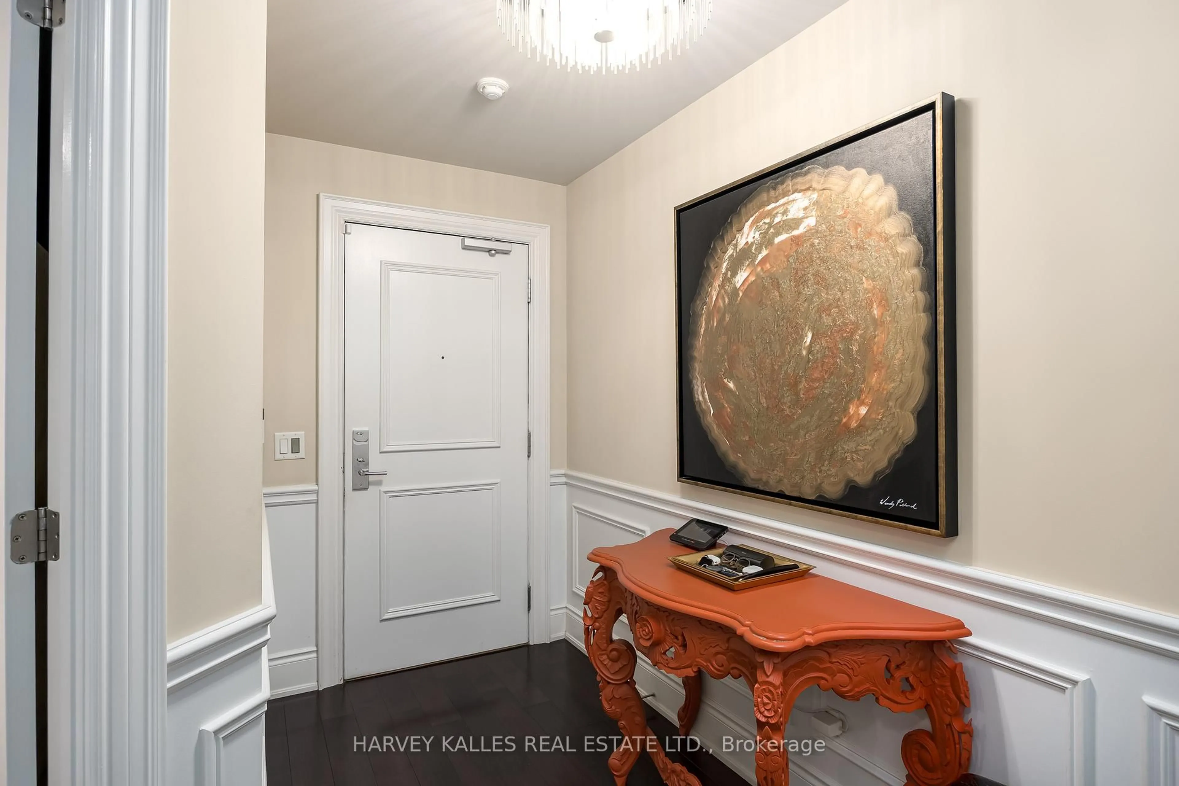 Indoor entryway for 1717 Avenue Rd #205, Toronto Ontario M5M 0A2