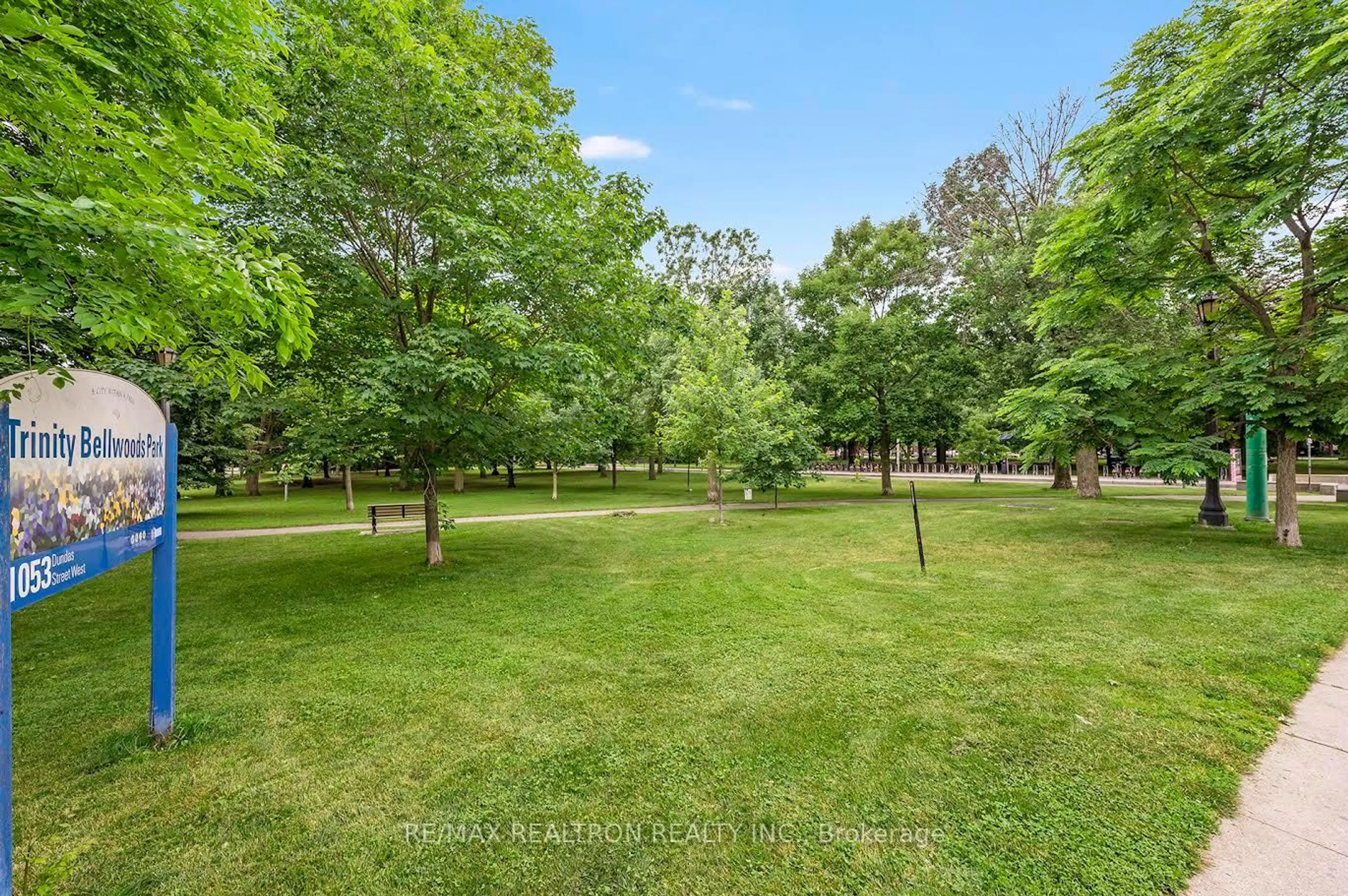 A pic from outside/outdoor area/front of a property/back of a property/a pic from drone, forest/trees view for 1000 Dundas St, Toronto Ontario M6J 1W6