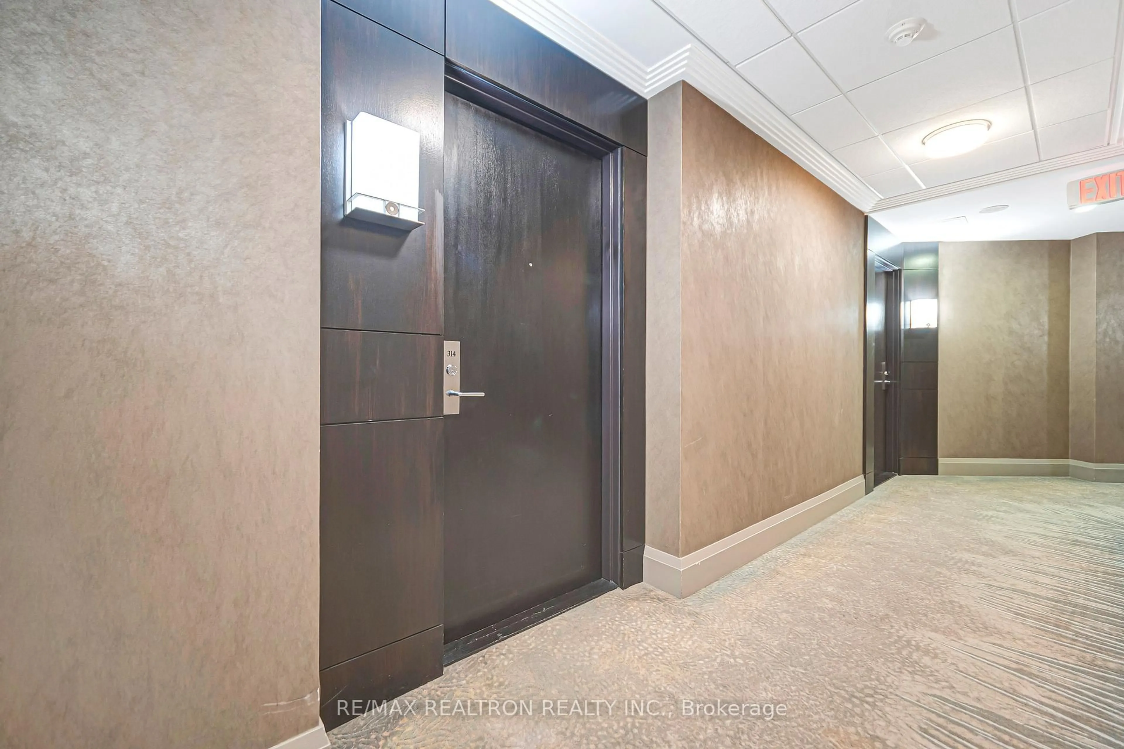 Indoor foyer for 1717 Avenue Rd #314, Toronto Ontario M5M 0A2