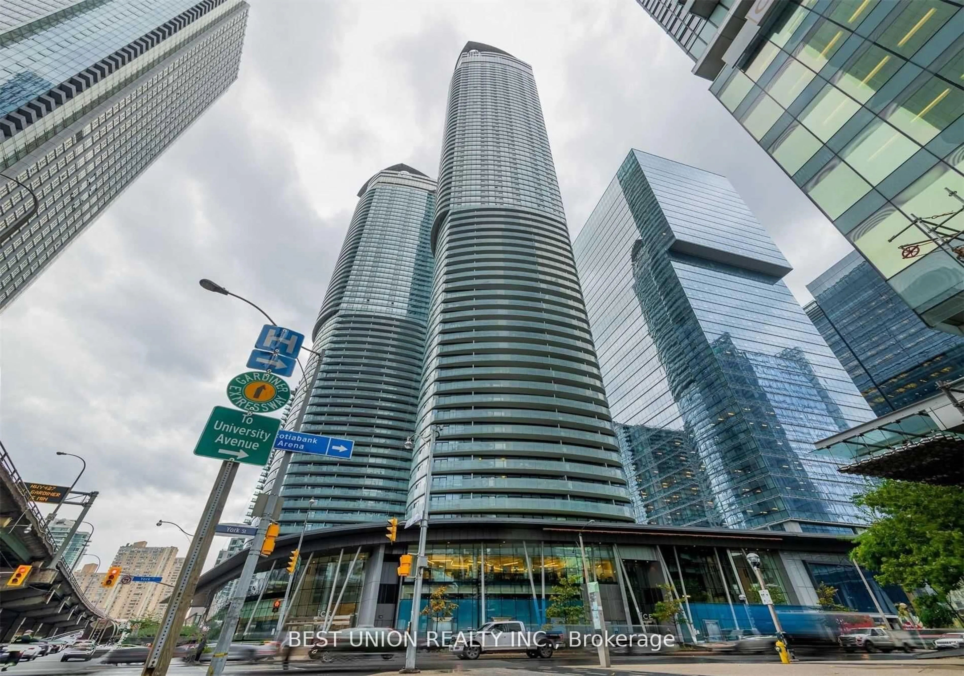 Indoor foyer for 14 York St #5706, Toronto Ontario M5J 0B1