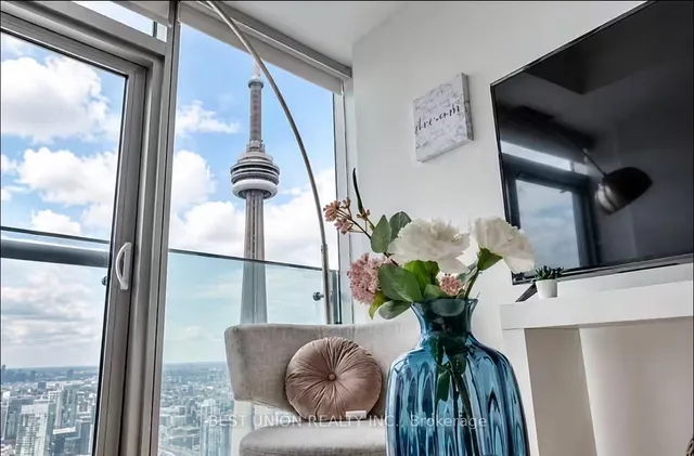 14 York St #5706, Toronto 3