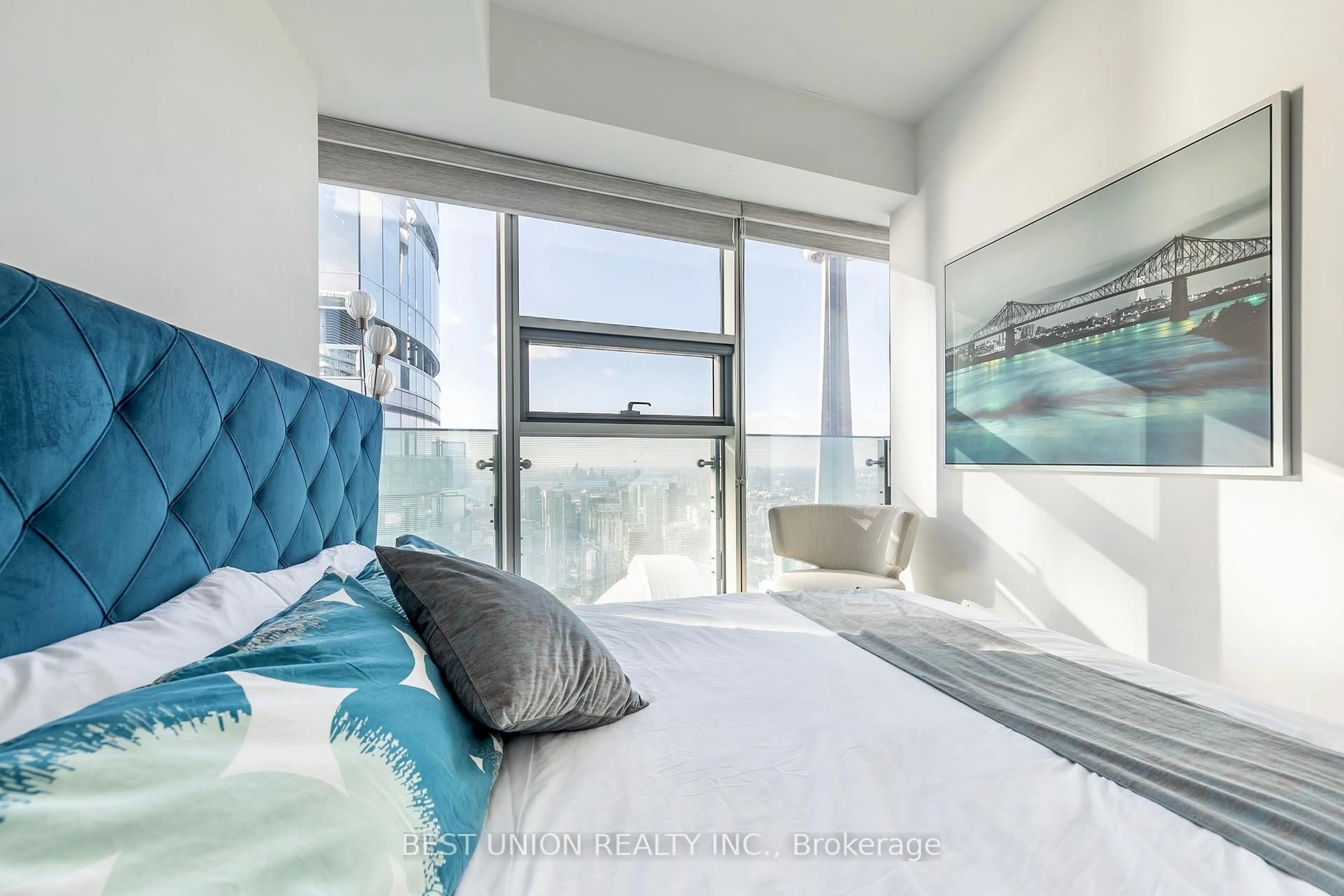 Bedroom with bed, unknown for 14 York St #5706, Toronto Ontario M5J 0B1