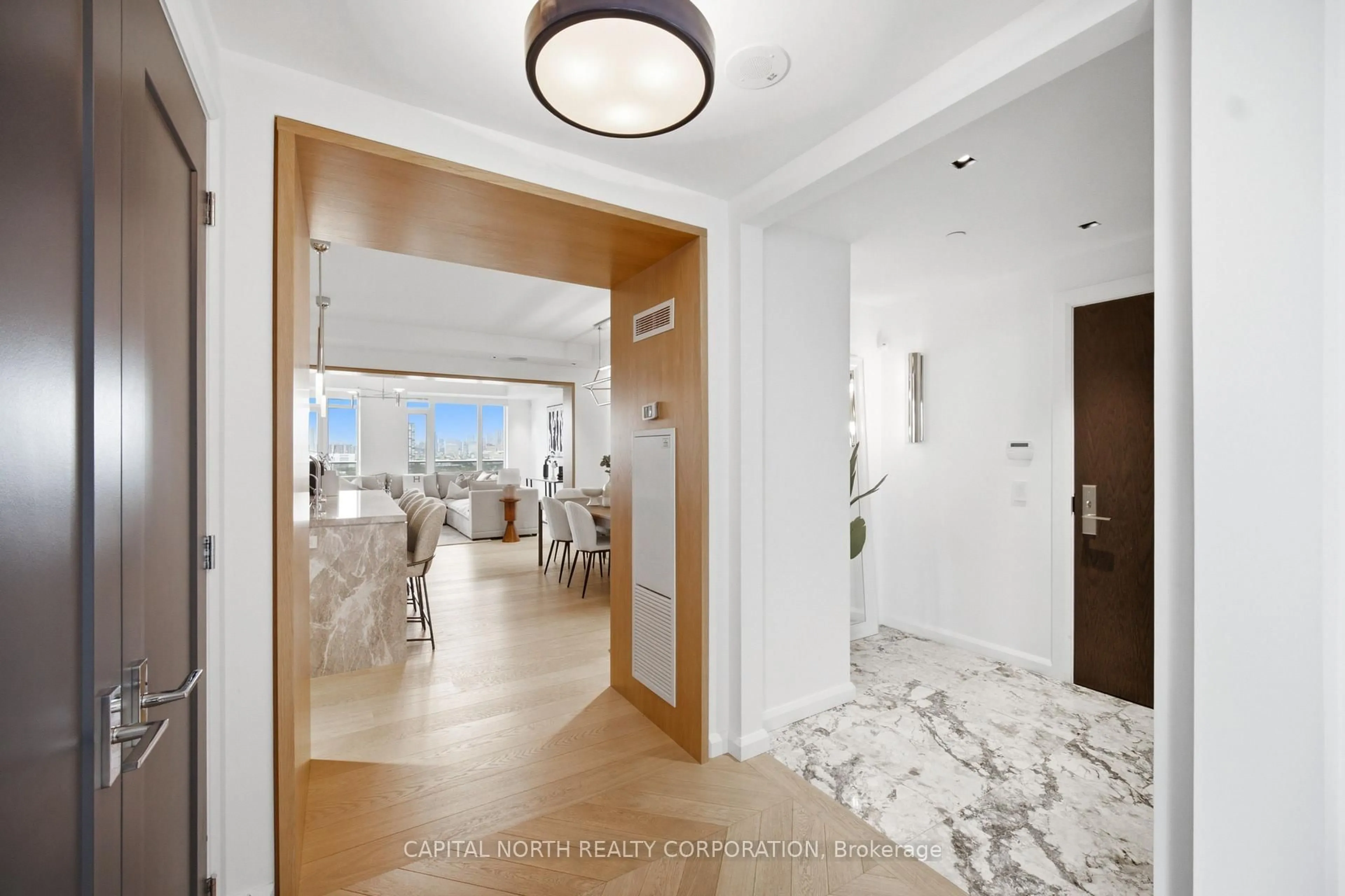 Indoor entryway for 330 Richmond St #2505, Toronto Ontario M5V 0M4