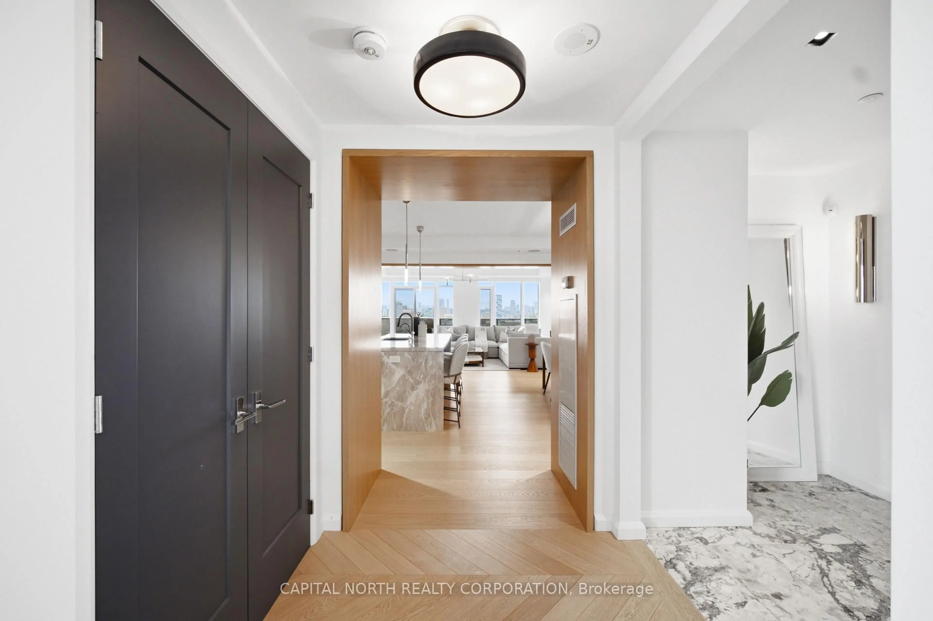 Indoor entryway for 330 Richmond St #2505, Toronto Ontario M5V 0M4