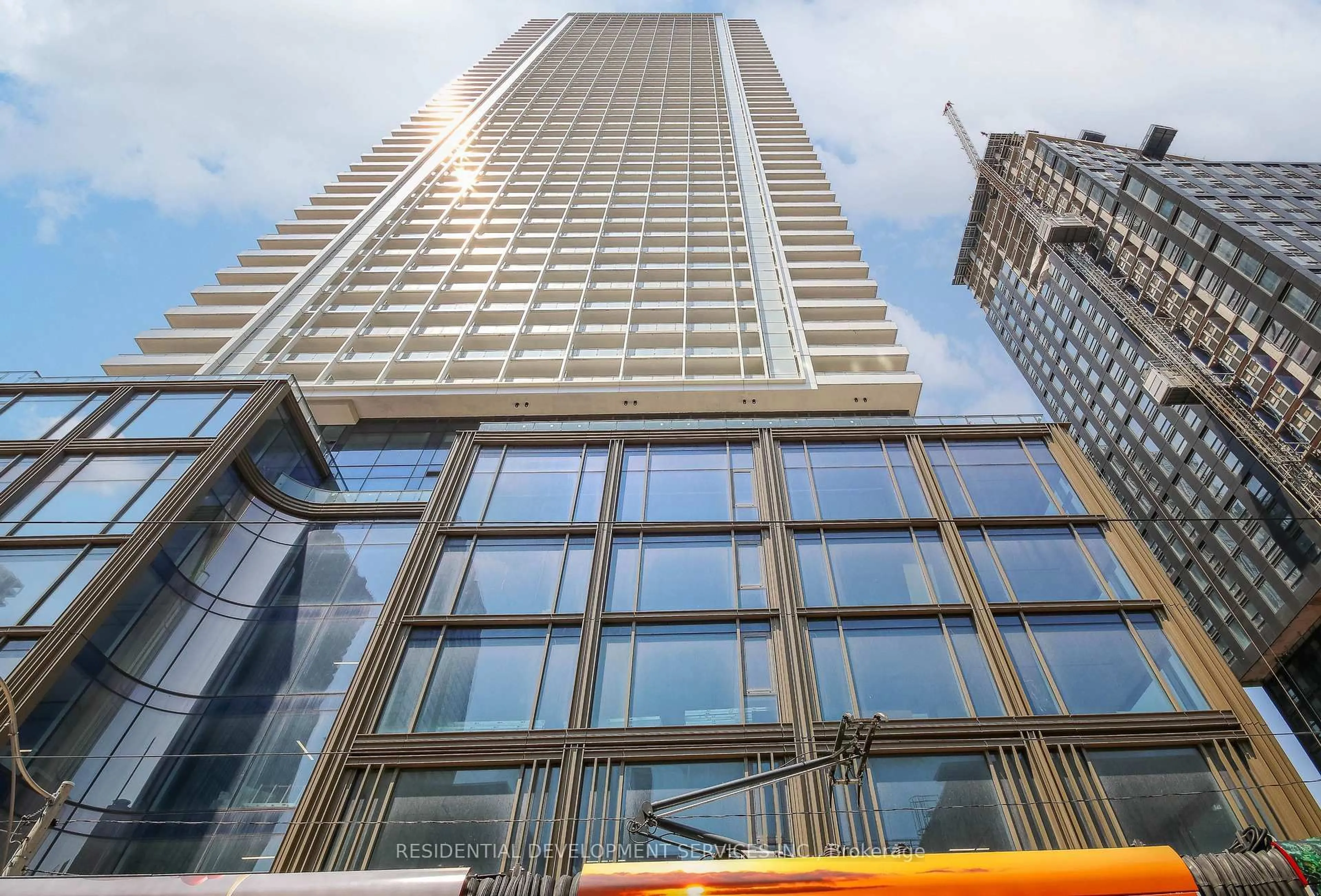 Indoor foyer for 88 Queen St #1007, Toronto Ontario M5C 0B6