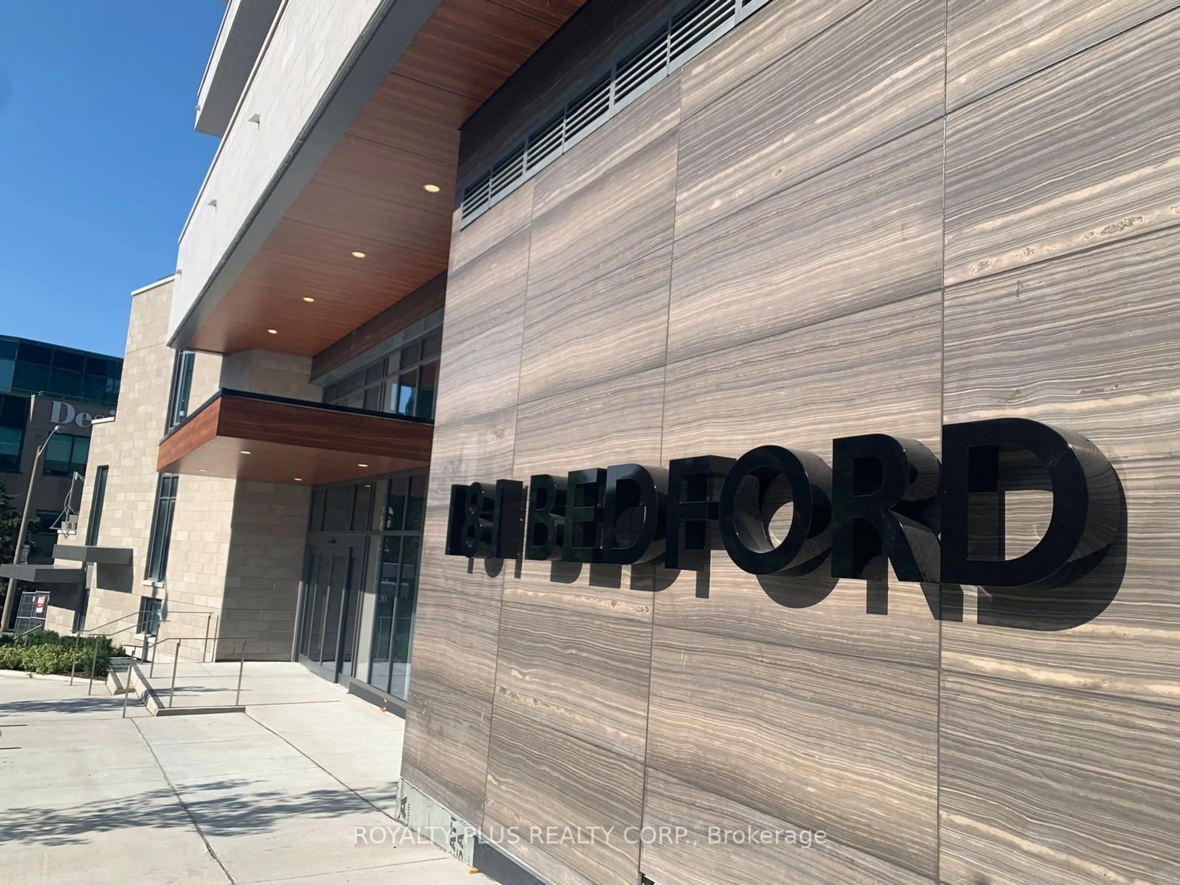 Indoor foyer for 181 BEDFORD Rd #710, Toronto Ontario M5R 0C2
