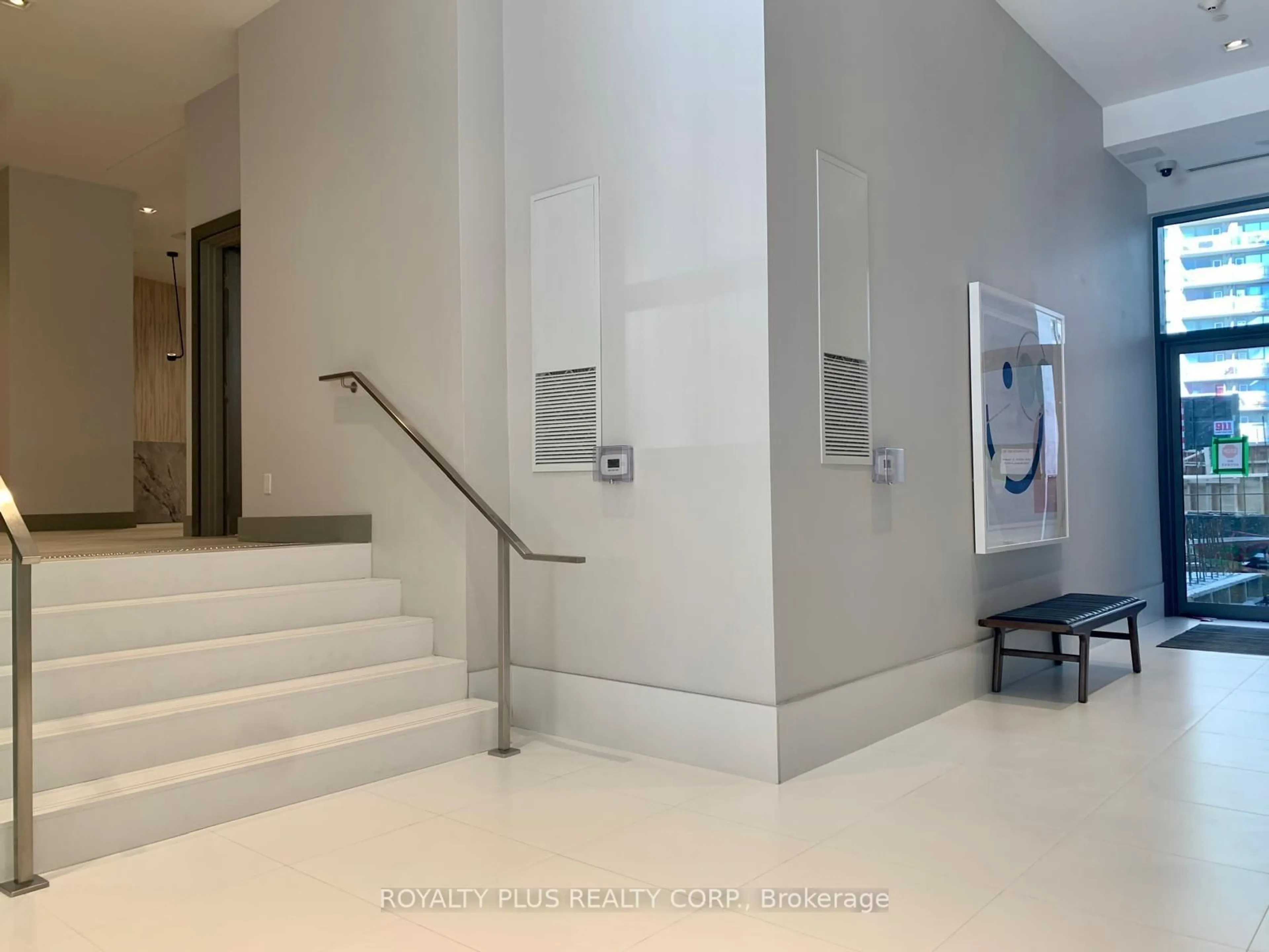 Indoor foyer for 181 BEDFORD Rd #710, Toronto Ontario M5R 0C2