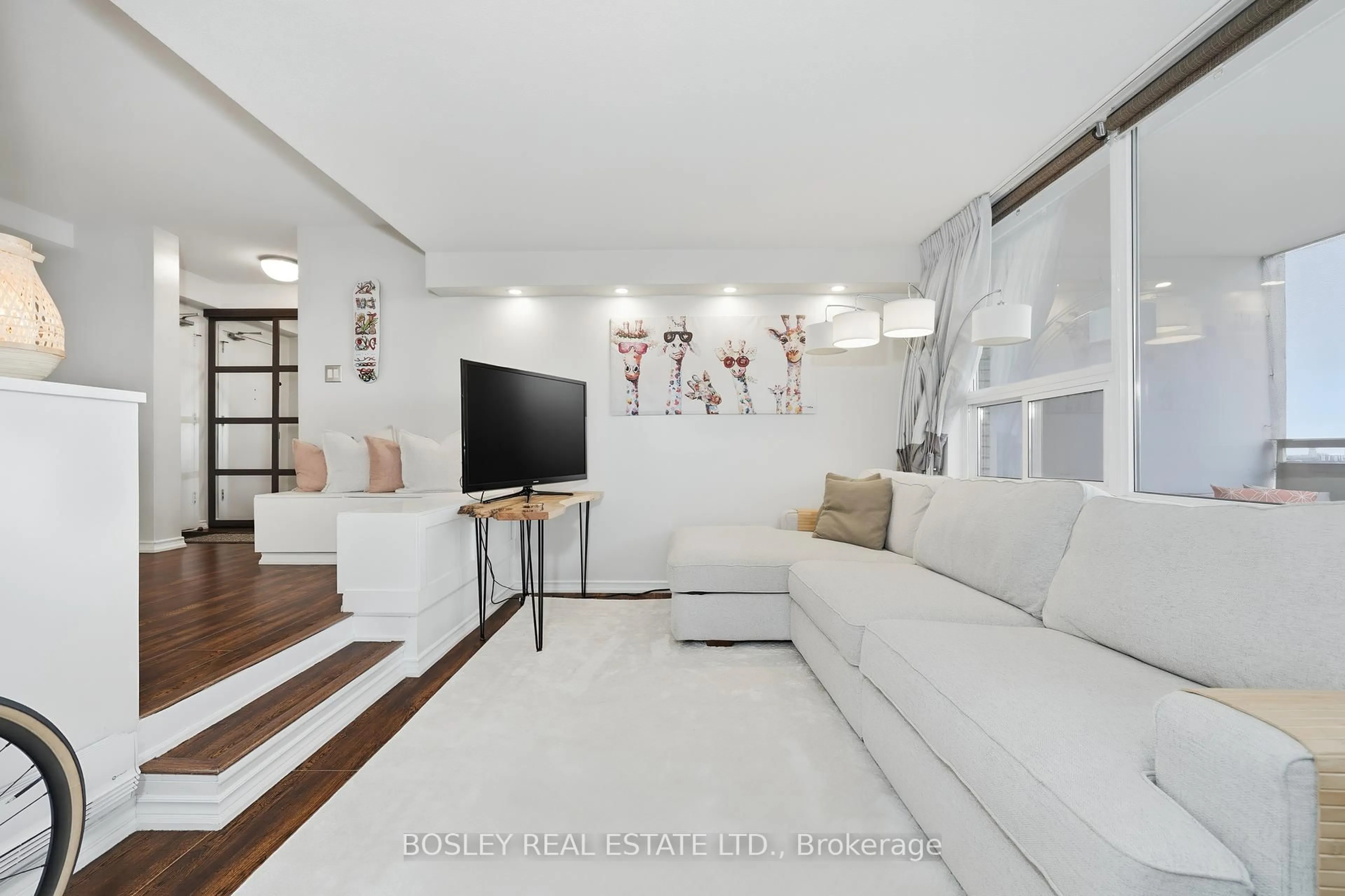 Living room with furniture, unknown for 1360 York Mills Rd #1403, Toronto Ontario M3A 2A2
