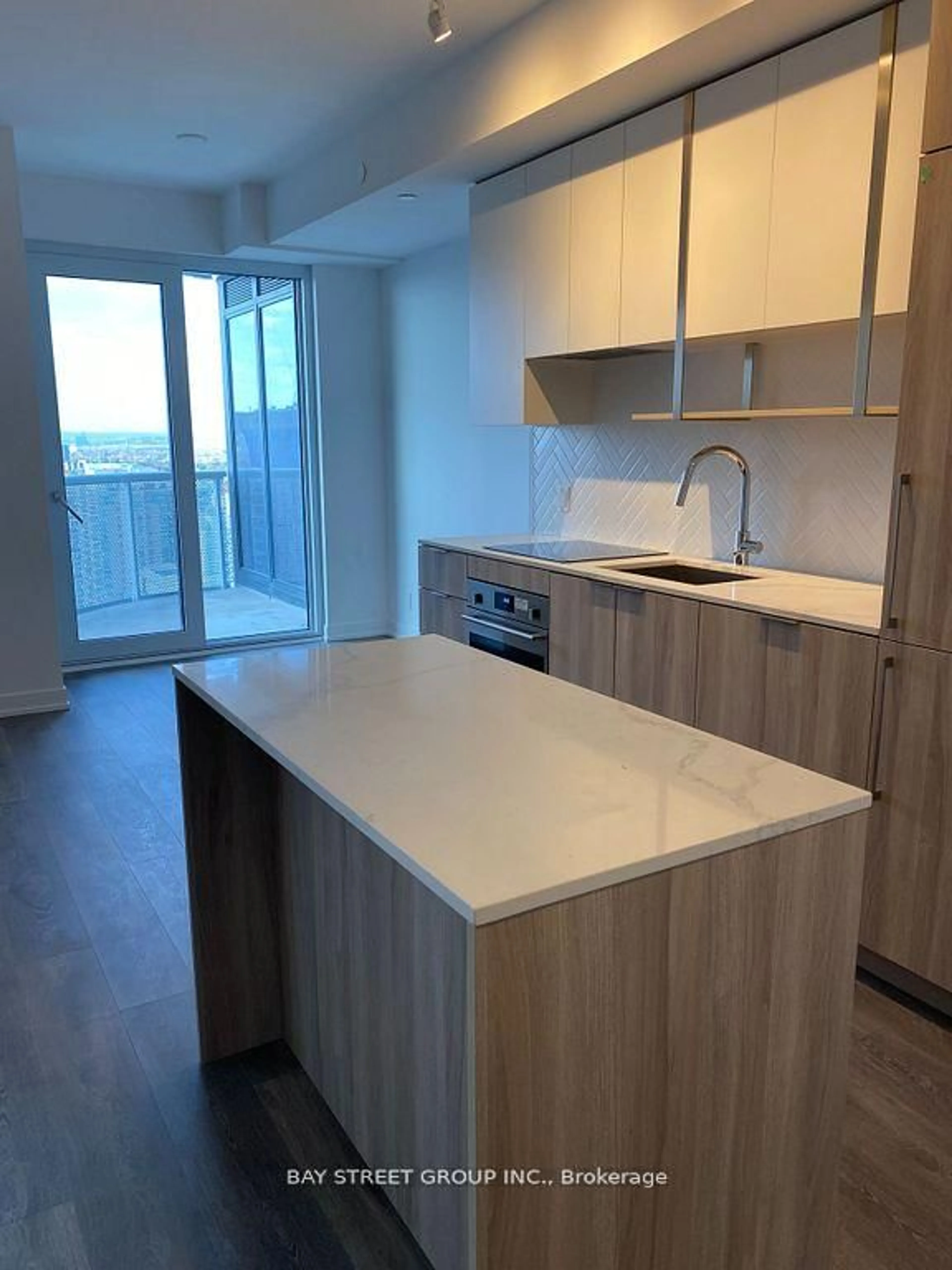 Standard kitchen, wood/laminate floor for 15 Holmes Ave #2907, Toronto Ontario M2N 0L4