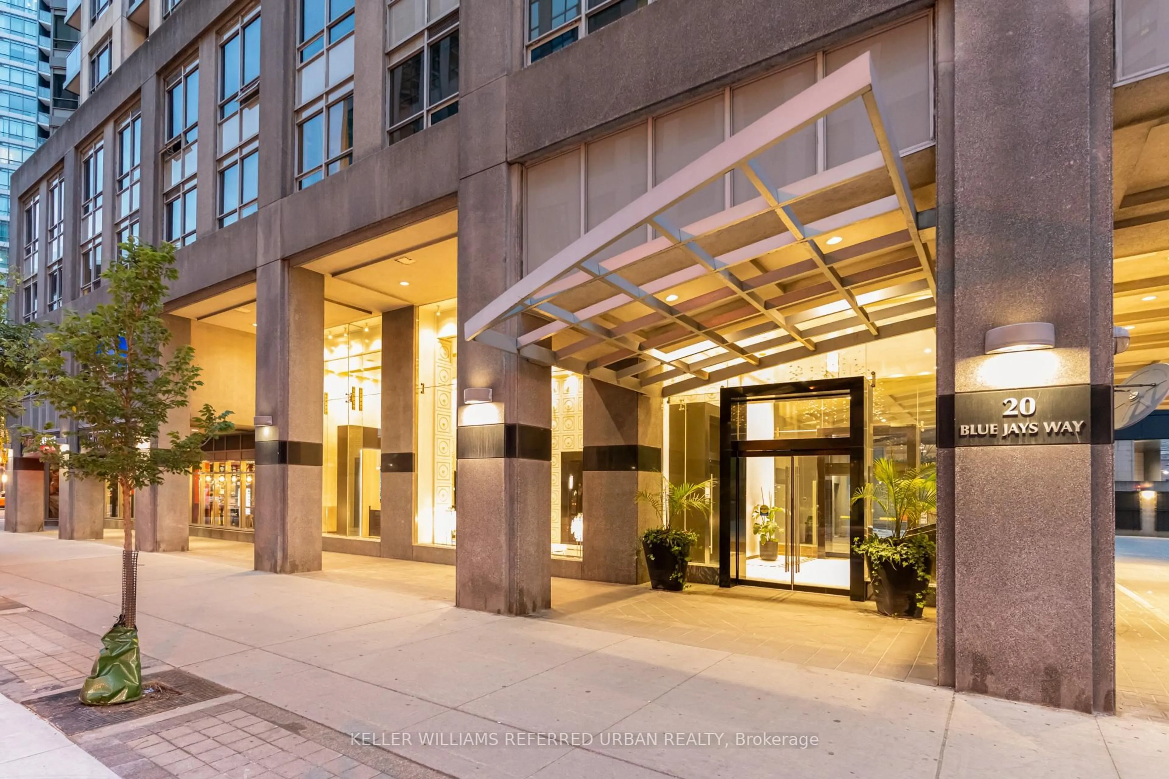 Indoor foyer for 20 Blue Jays Way #309, Toronto Ontario M5V 3W6