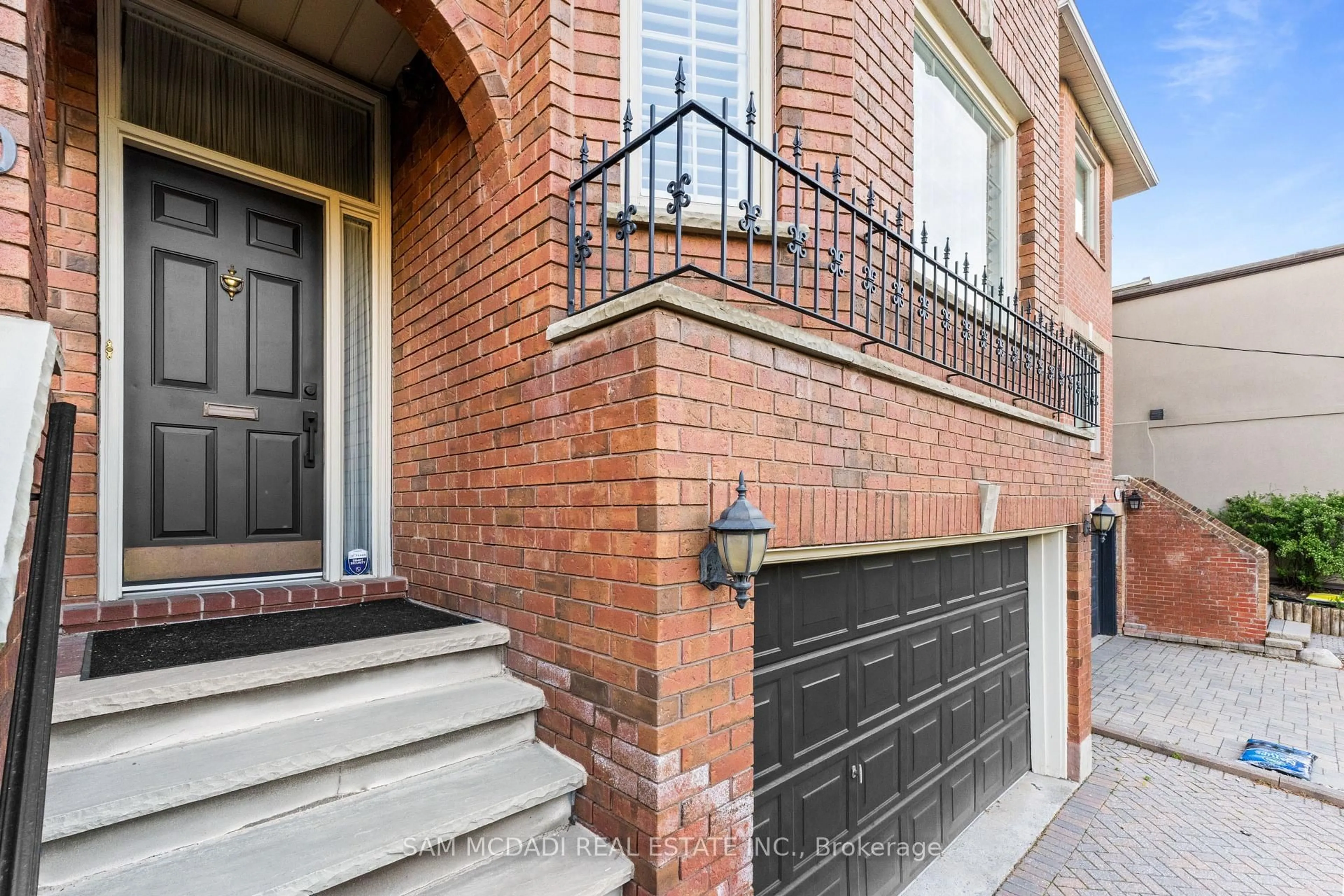 Home with brick exterior material, street for 690 Oriole Pkwy, Toronto Ontario M4R 2C5