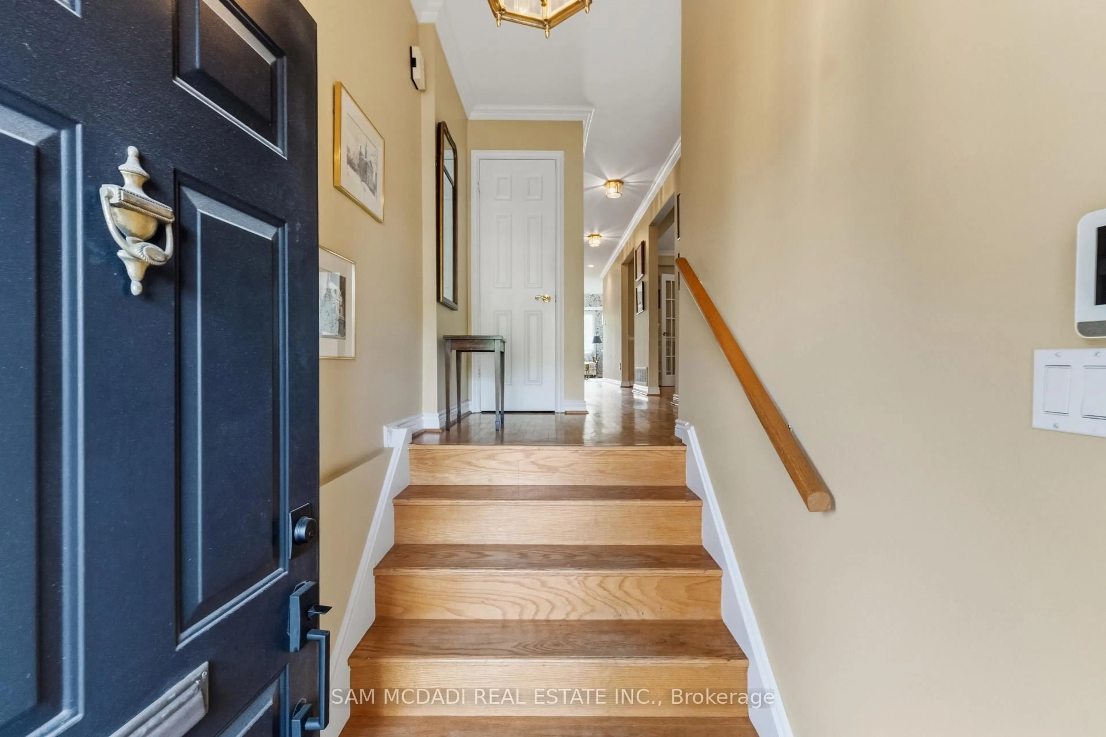 Indoor entryway for 690 Oriole Pkwy, Toronto Ontario M4R 2C5