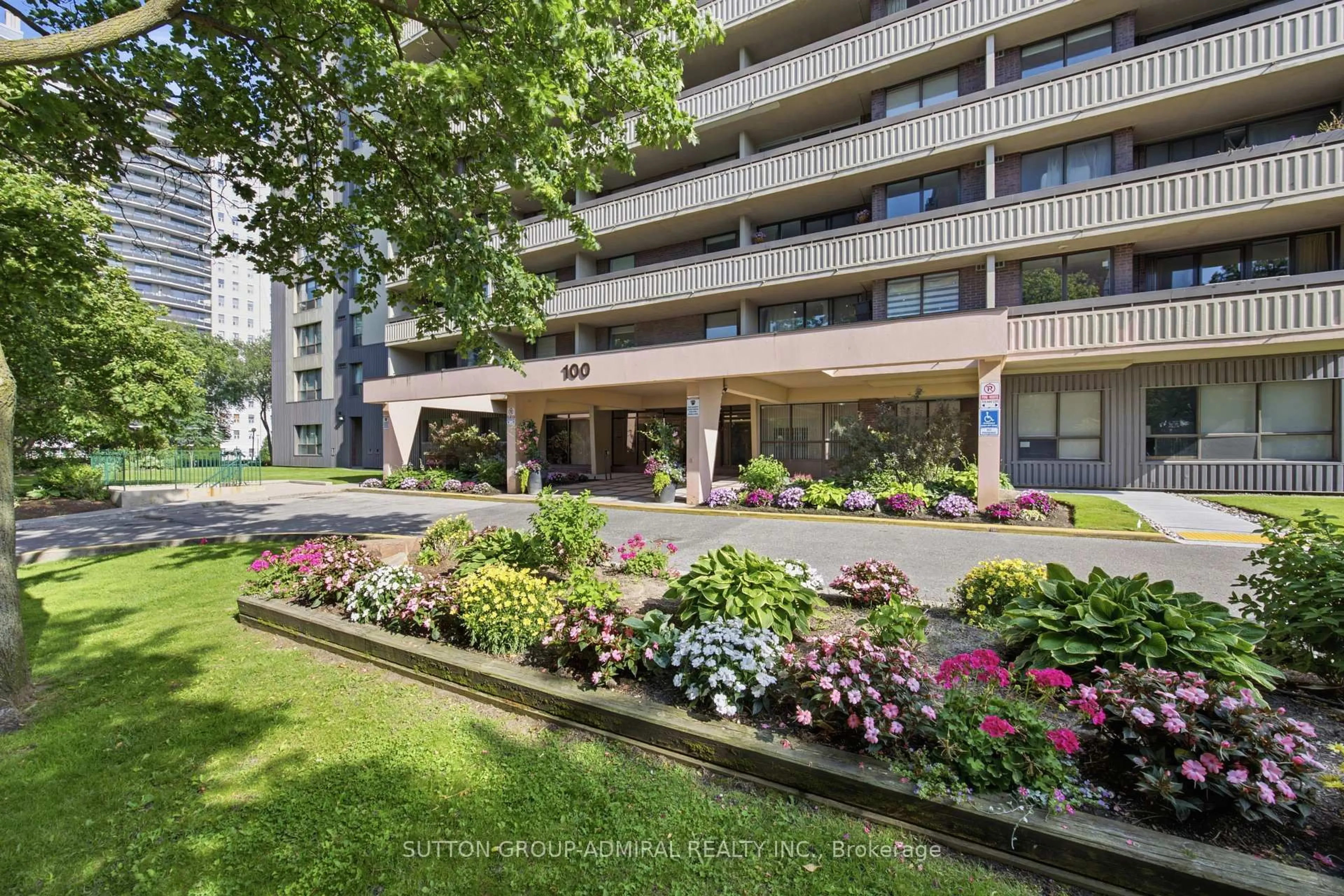 Patio, street for 100 Canyon Ave #404, Toronto Ontario M3H 5T9