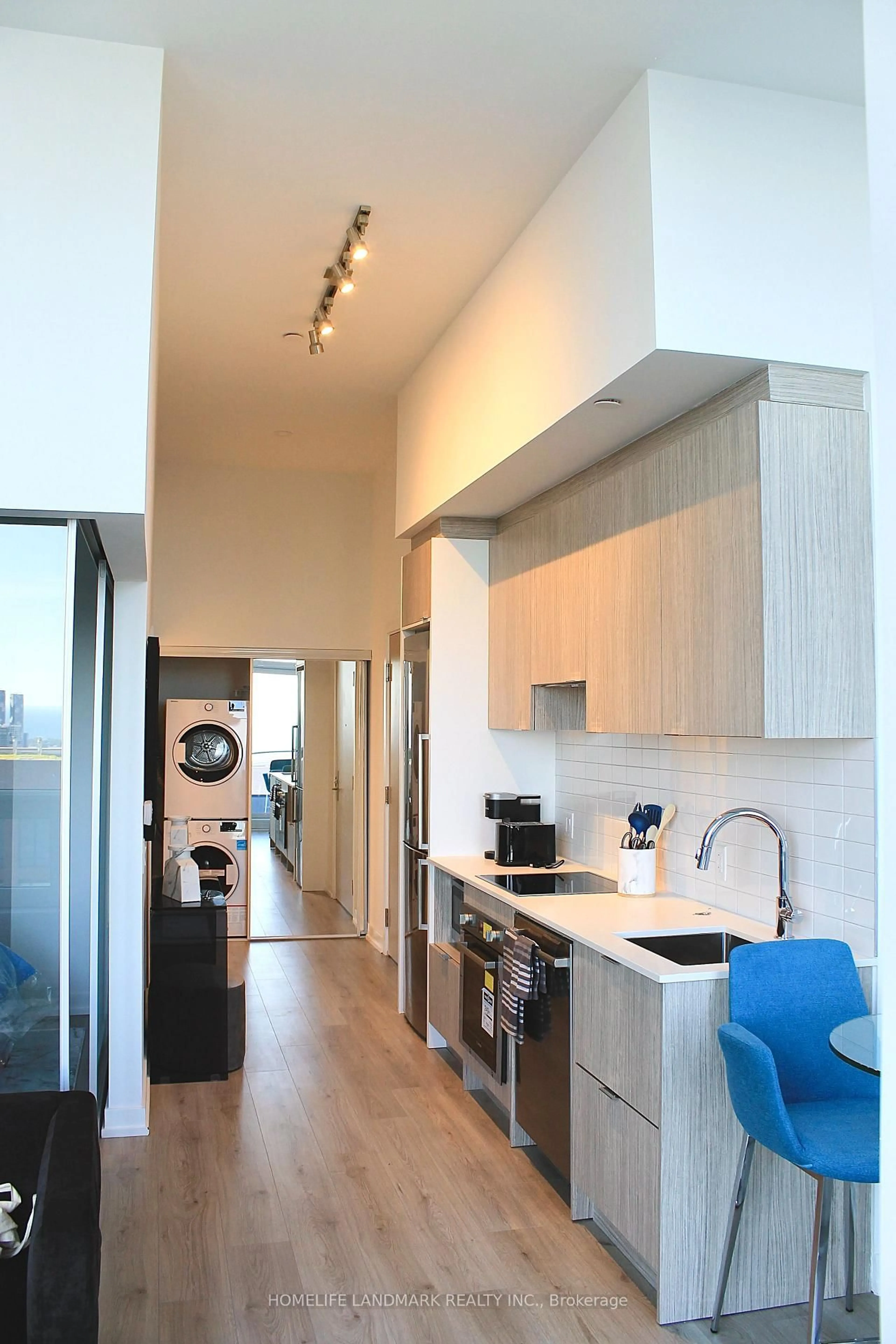 Contemporary kitchen, unknown for 395 Bloor St #5511, Toronto Ontario M4W 0B4