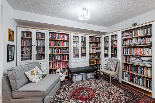 123 Eglinton Ave #813, Toronto 5