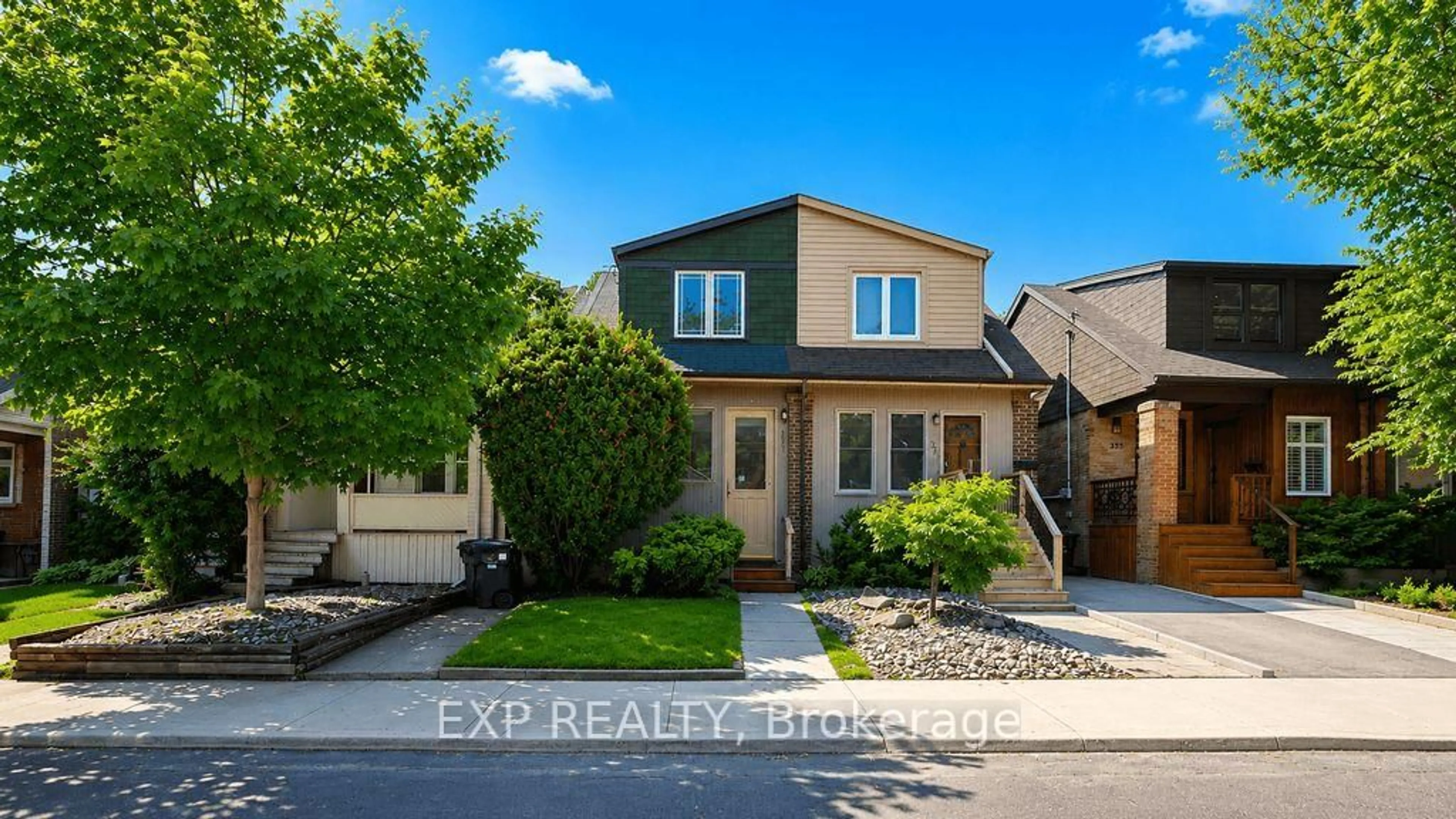 Home with vinyl exterior material, street for 379 Davisville Ave, Toronto Ontario M4S 1H4