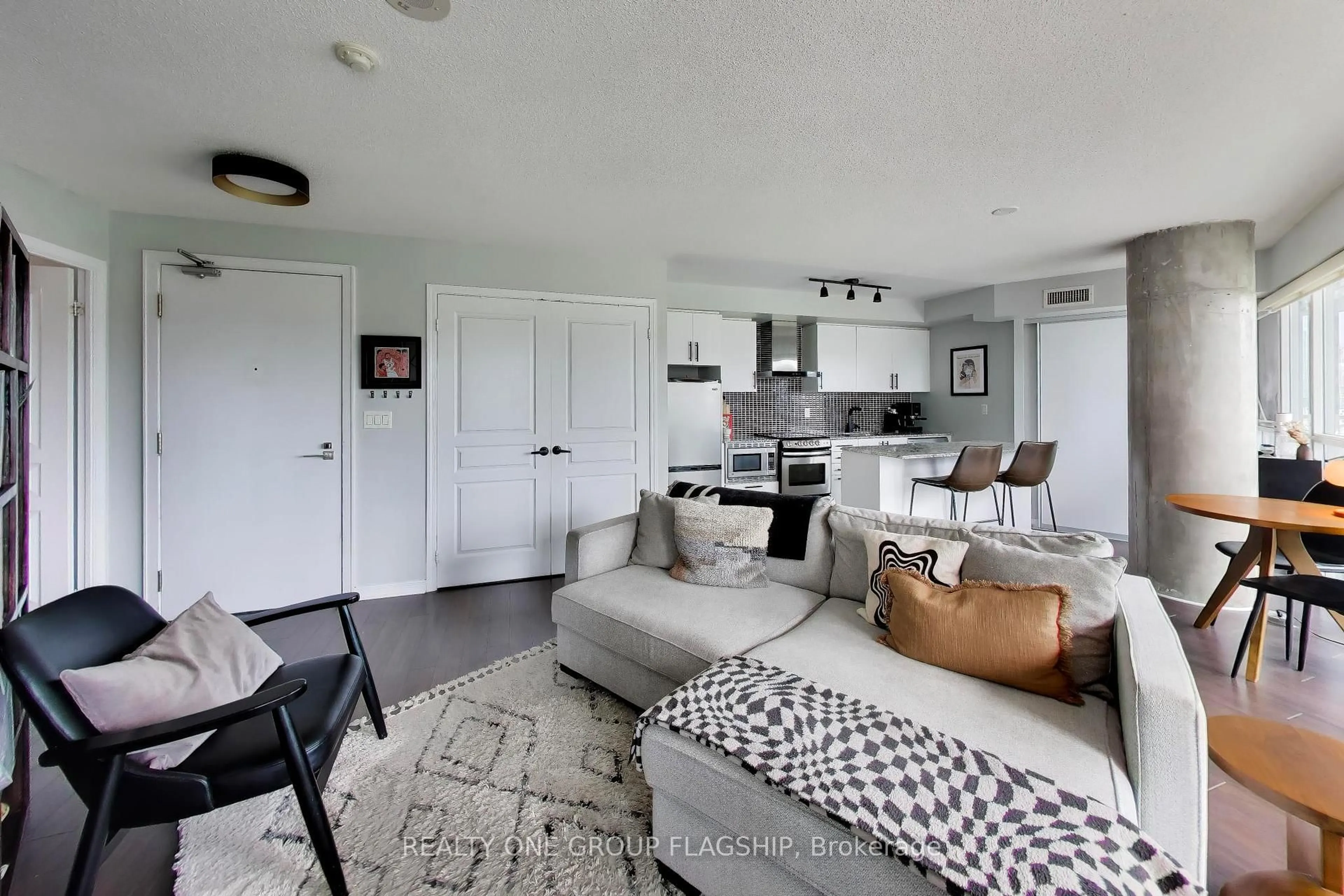 Living room with furniture, unknown for 352 Front St #918, Toronto Ontario M5V 0K3