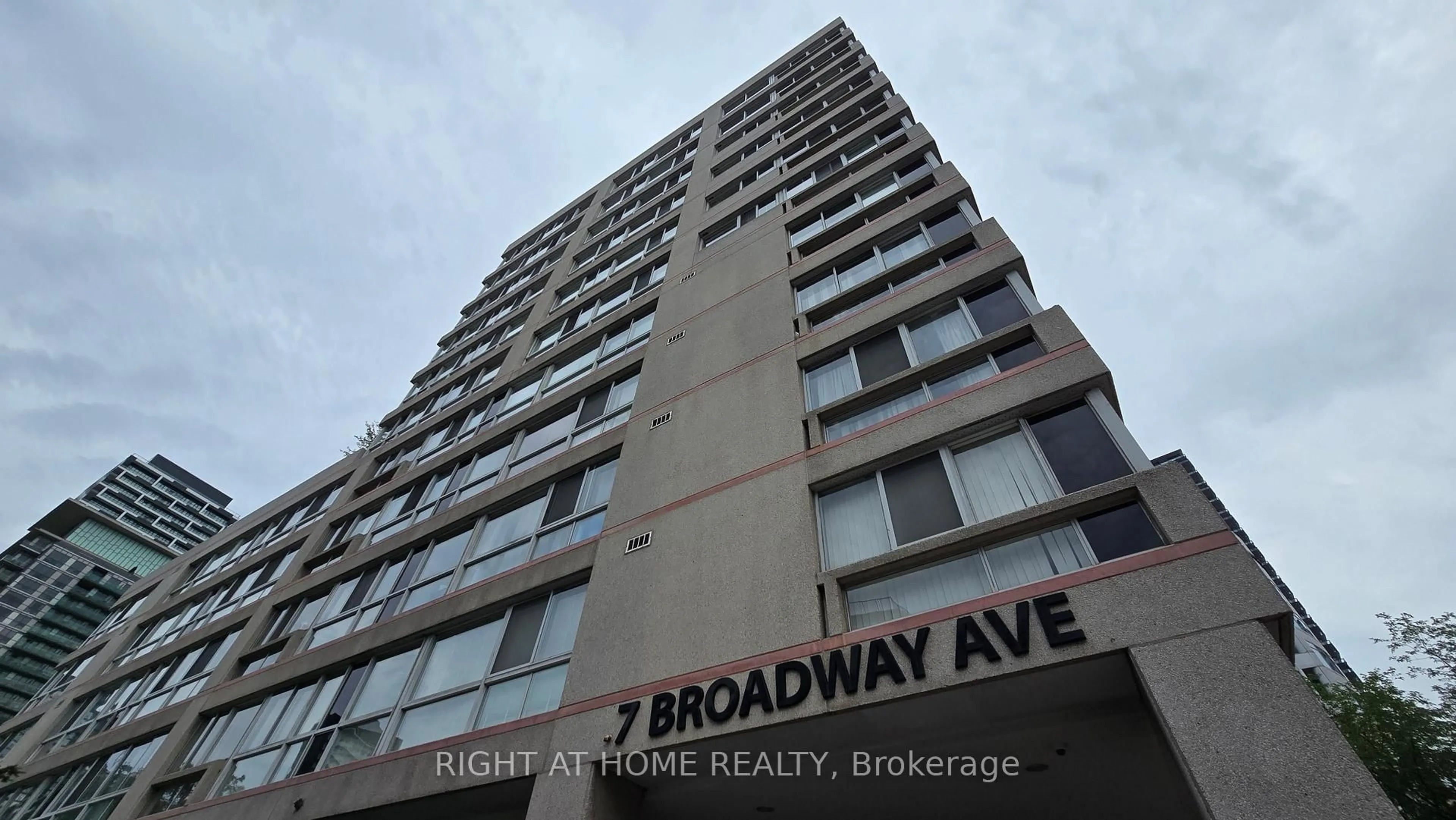 Indoor foyer for 7 Broadway Ave #311, Toronto Ontario M4P 3C5