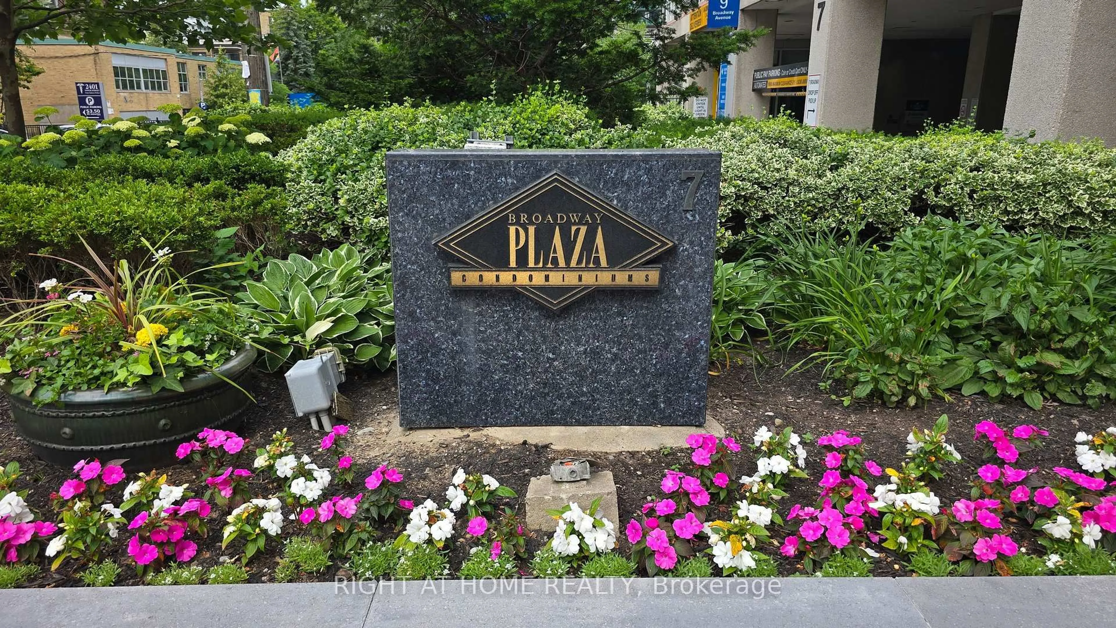 Patio, street for 7 Broadway Ave #311, Toronto Ontario M4P 3C5