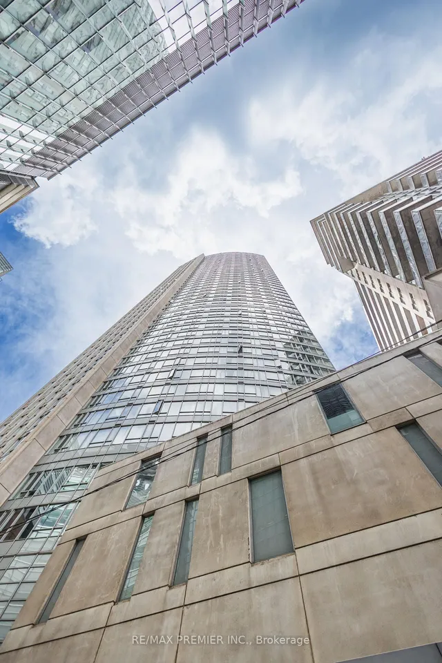 210 Victoria St #4407, Toronto 2