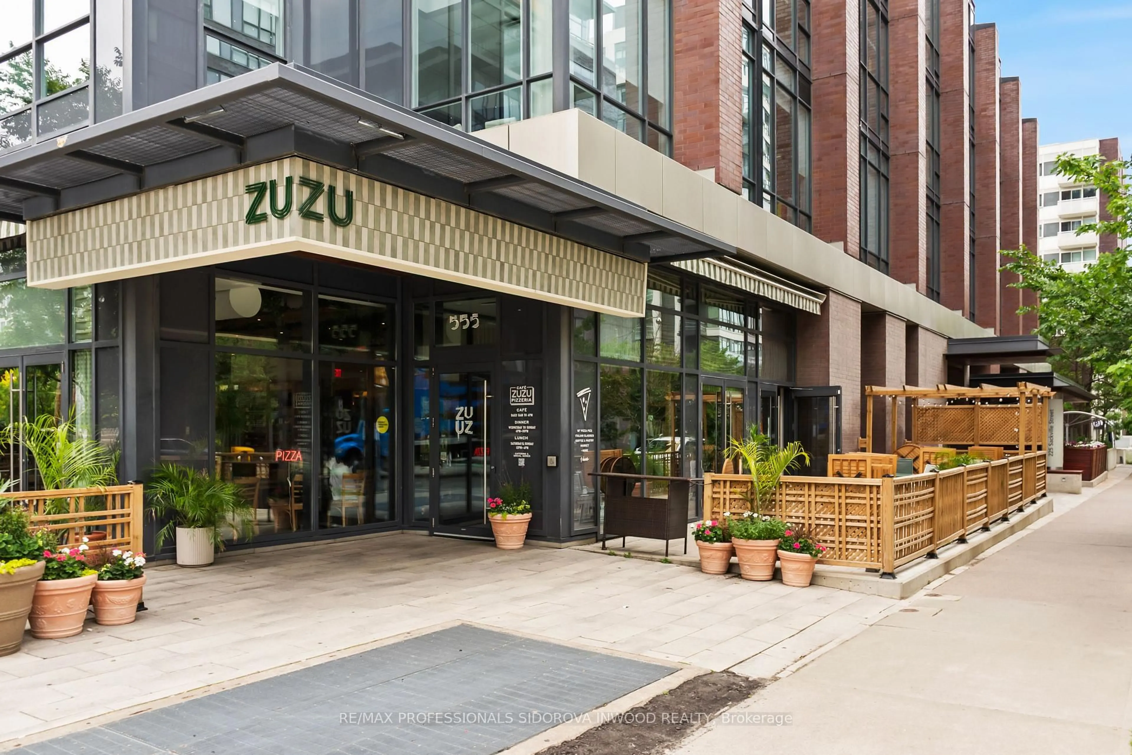 Patio, building for 225 Sackville St #703, Toronto Ontario M5A 0B9