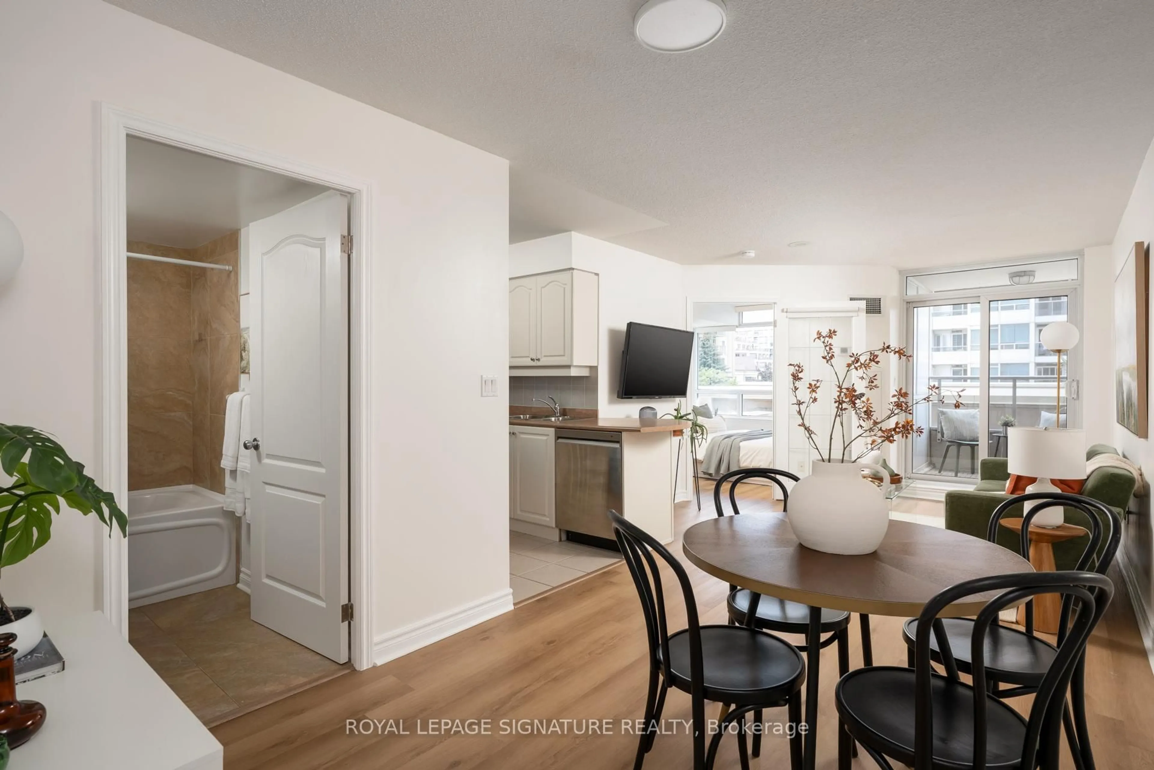 Open concept kitchen, unknown for 2 Rean Dr #306, Toronto Ontario M2K 3B8