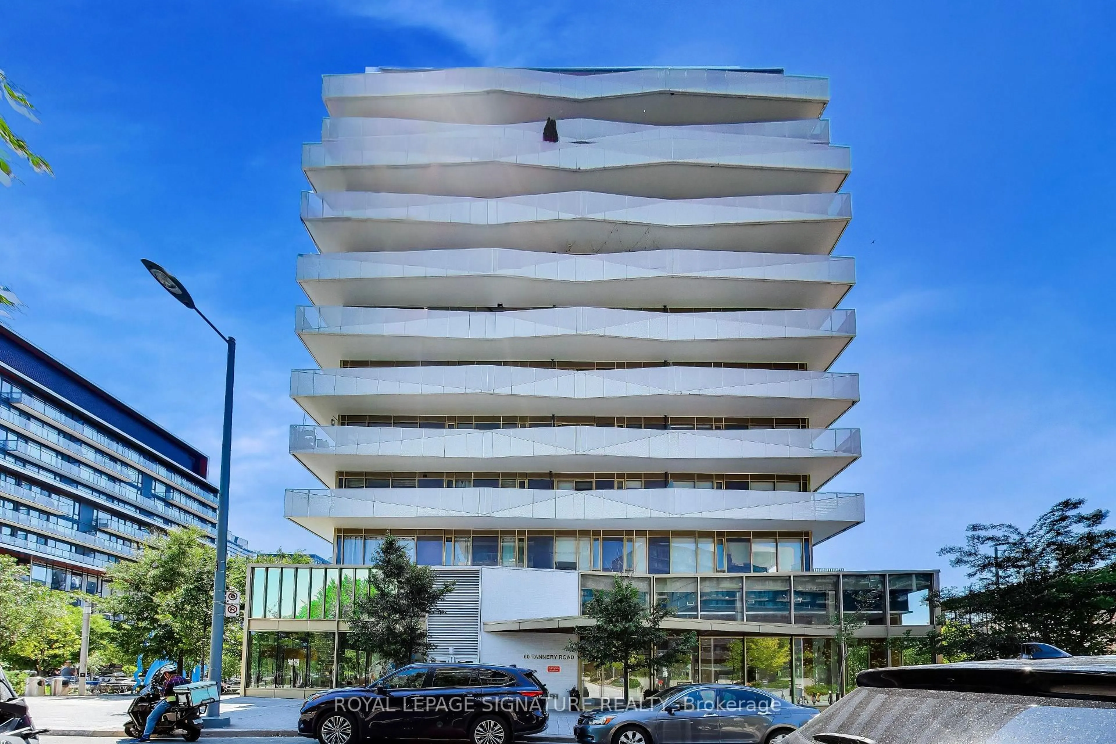Indoor foyer for 60 Tannery Rd #1005, Toronto Ontario M5A 0S8