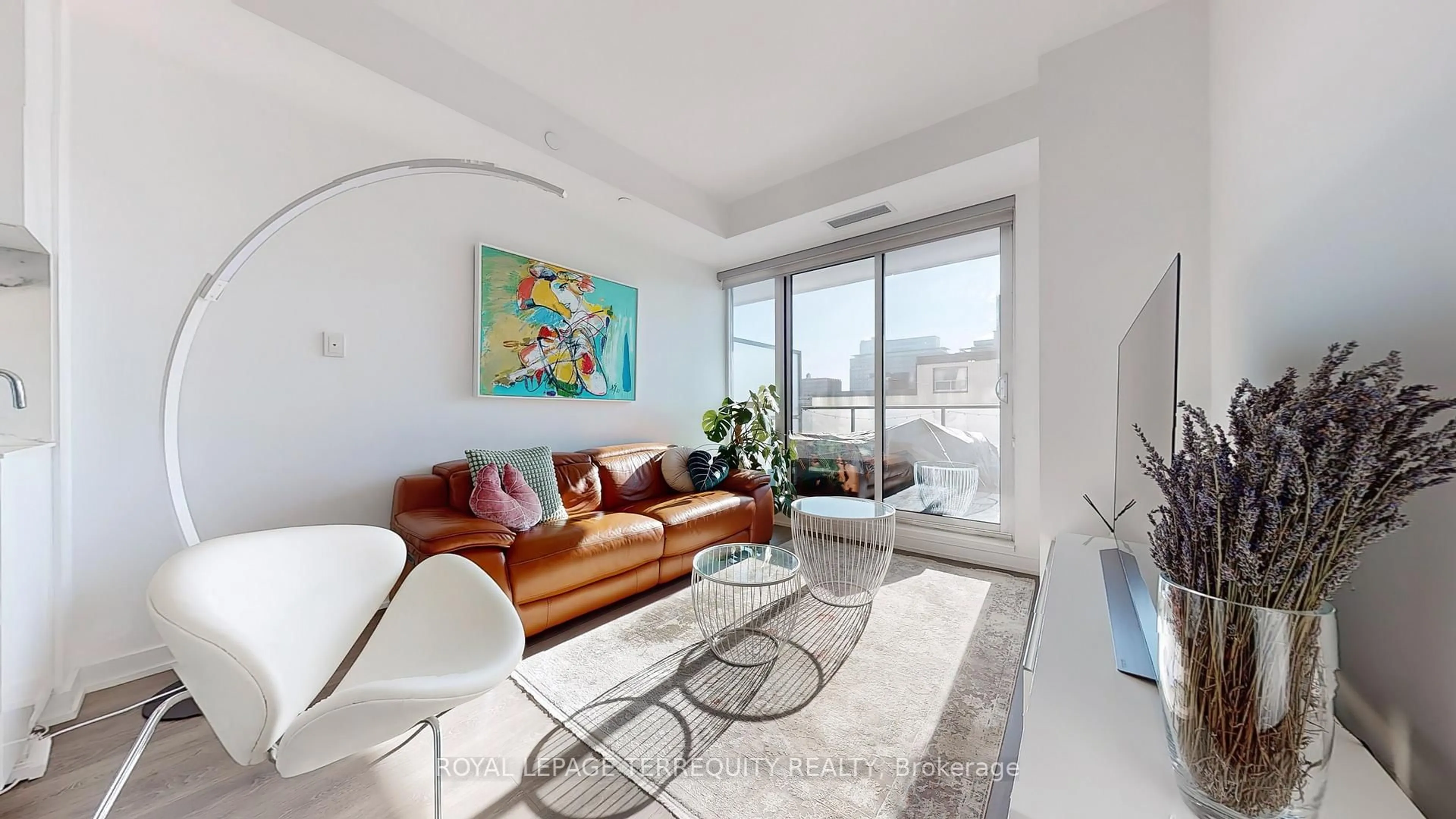 Living room with furniture, unknown for 609 Avenue Rd #906, Toronto Ontario M4V 0B1