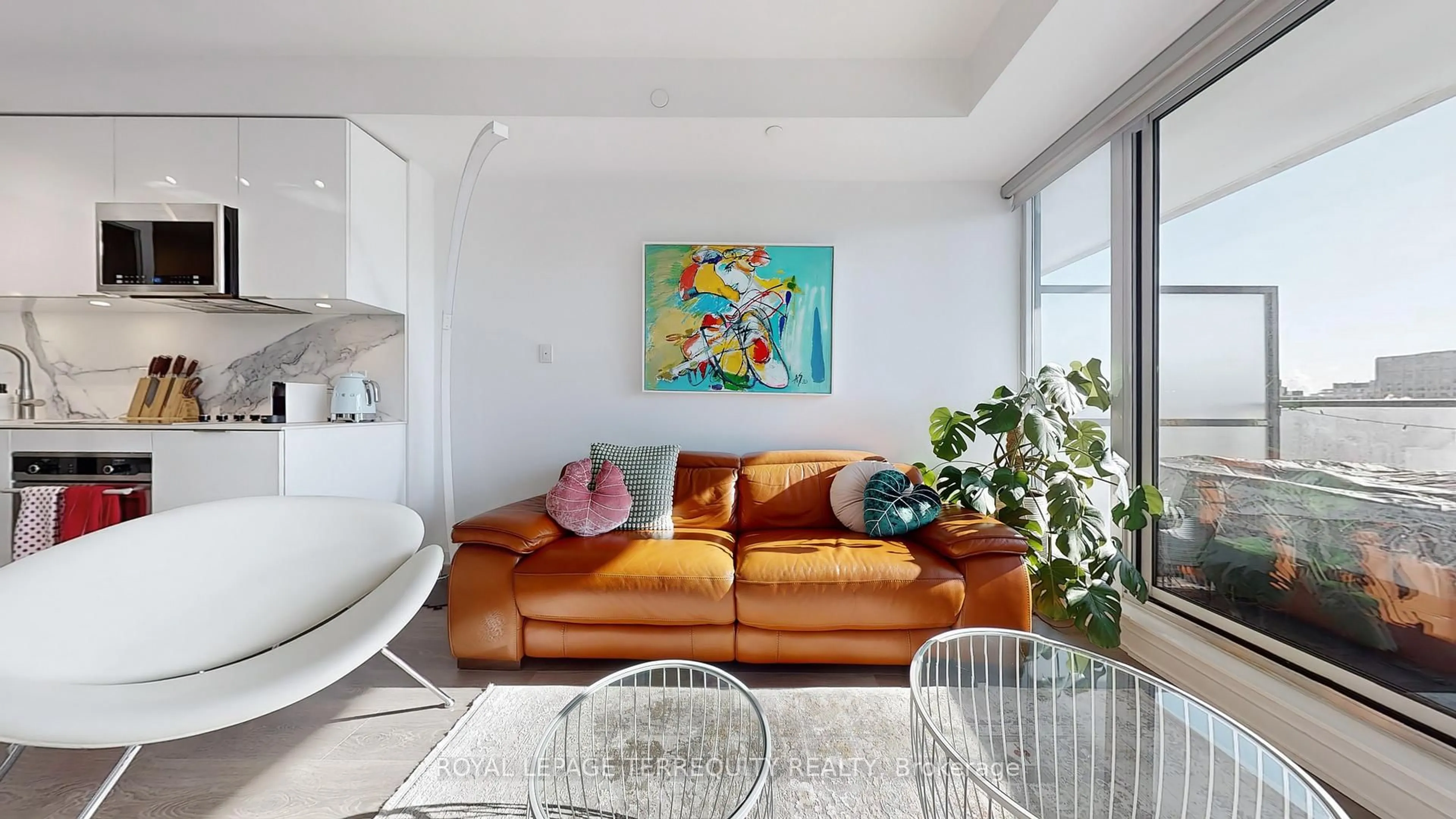 Living room with furniture, unknown for 609 Avenue Rd #906, Toronto Ontario M4V 0B1