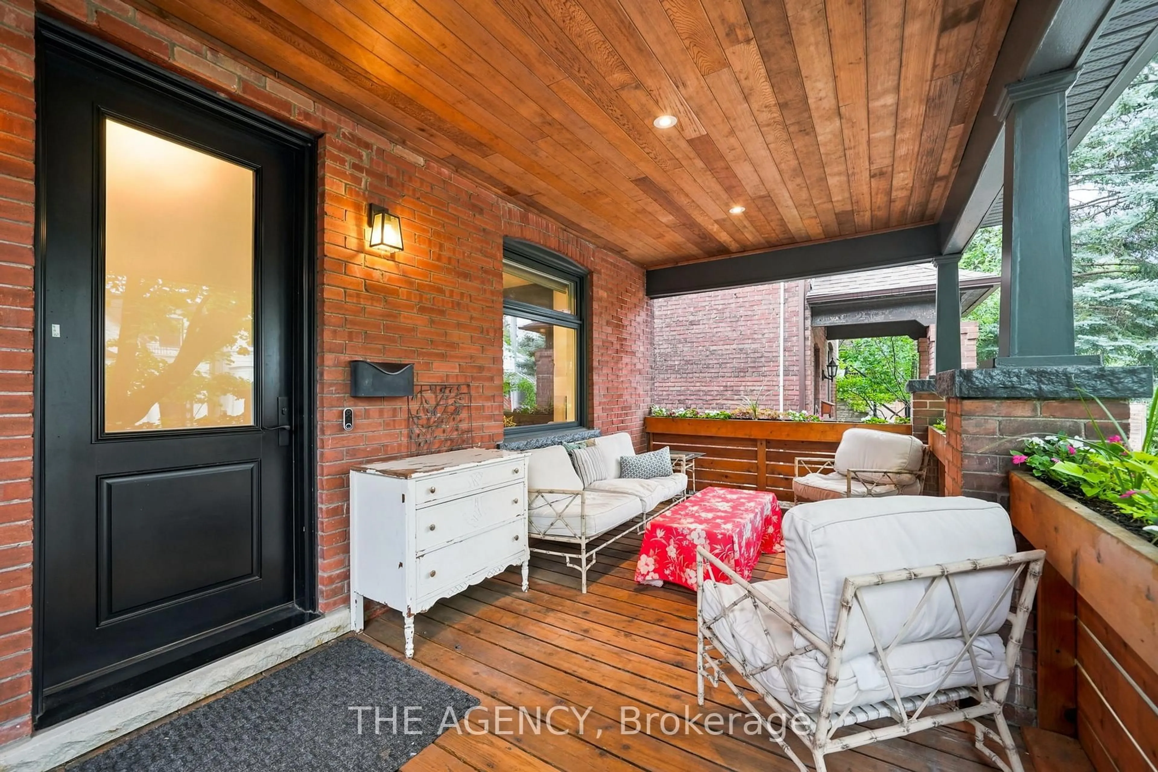 Indoor entryway for 418 Soudan Ave, Toronto Ontario M4S 1W9