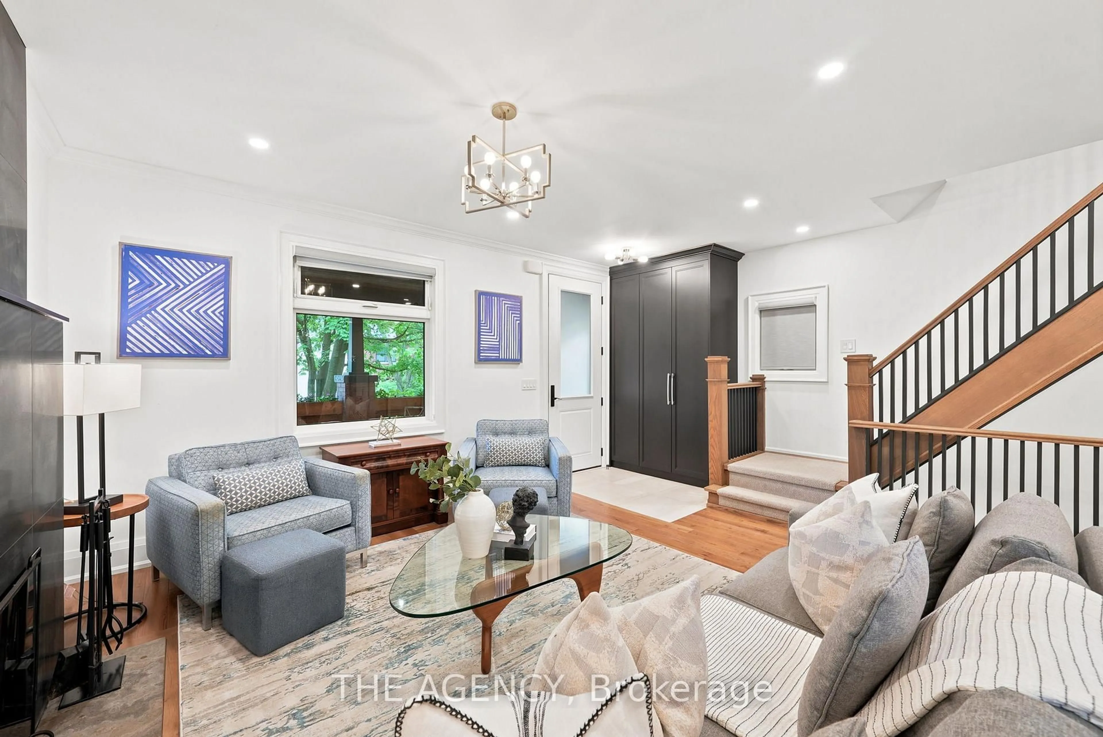 Living room with furniture, unknown for 418 Soudan Ave, Toronto Ontario M4S 1W9