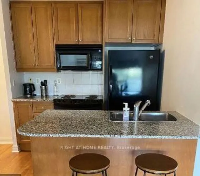 100 Hayden St #701, Toronto 4