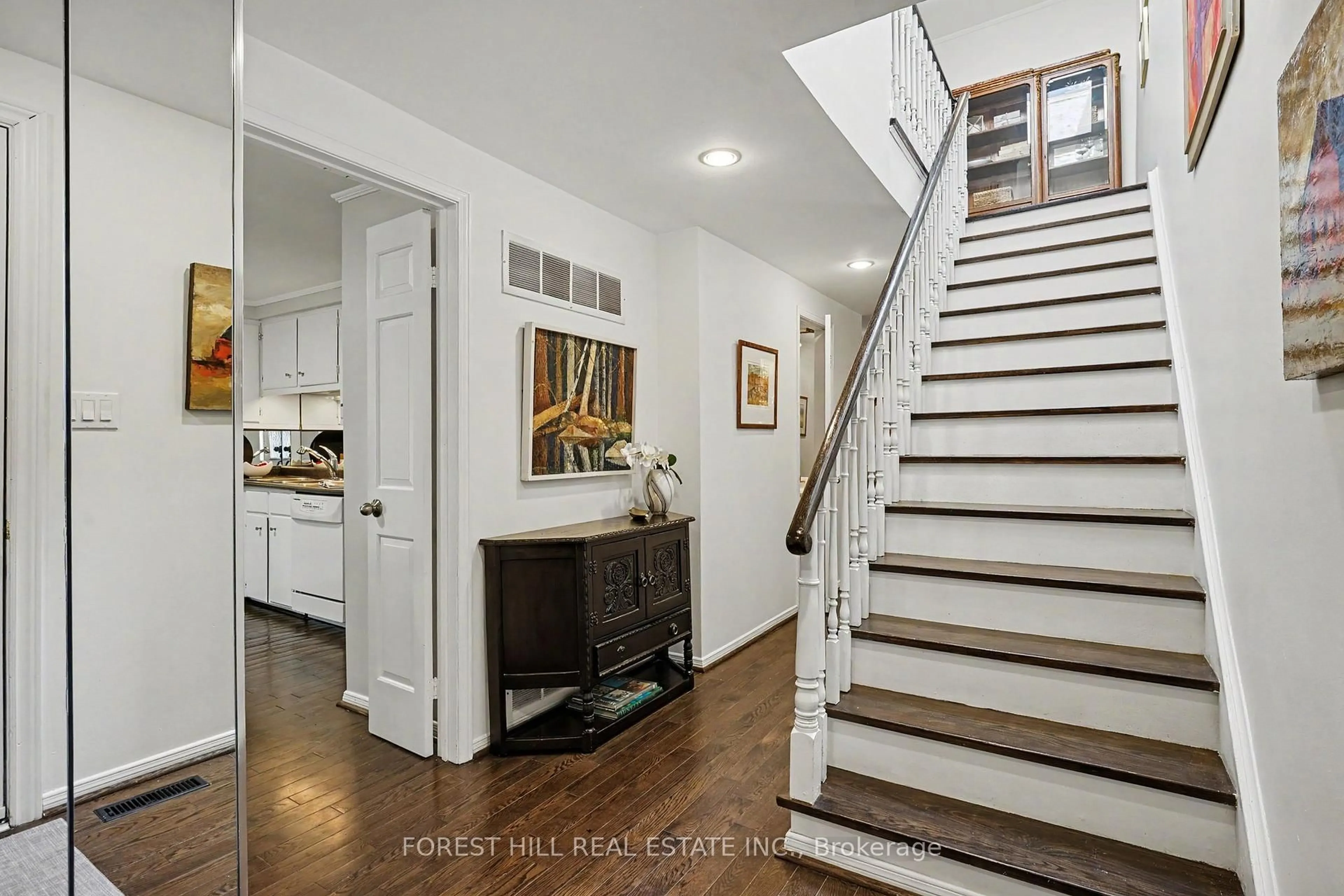 Indoor entryway for 39 James Foxway, Toronto Ontario M2K 2S2