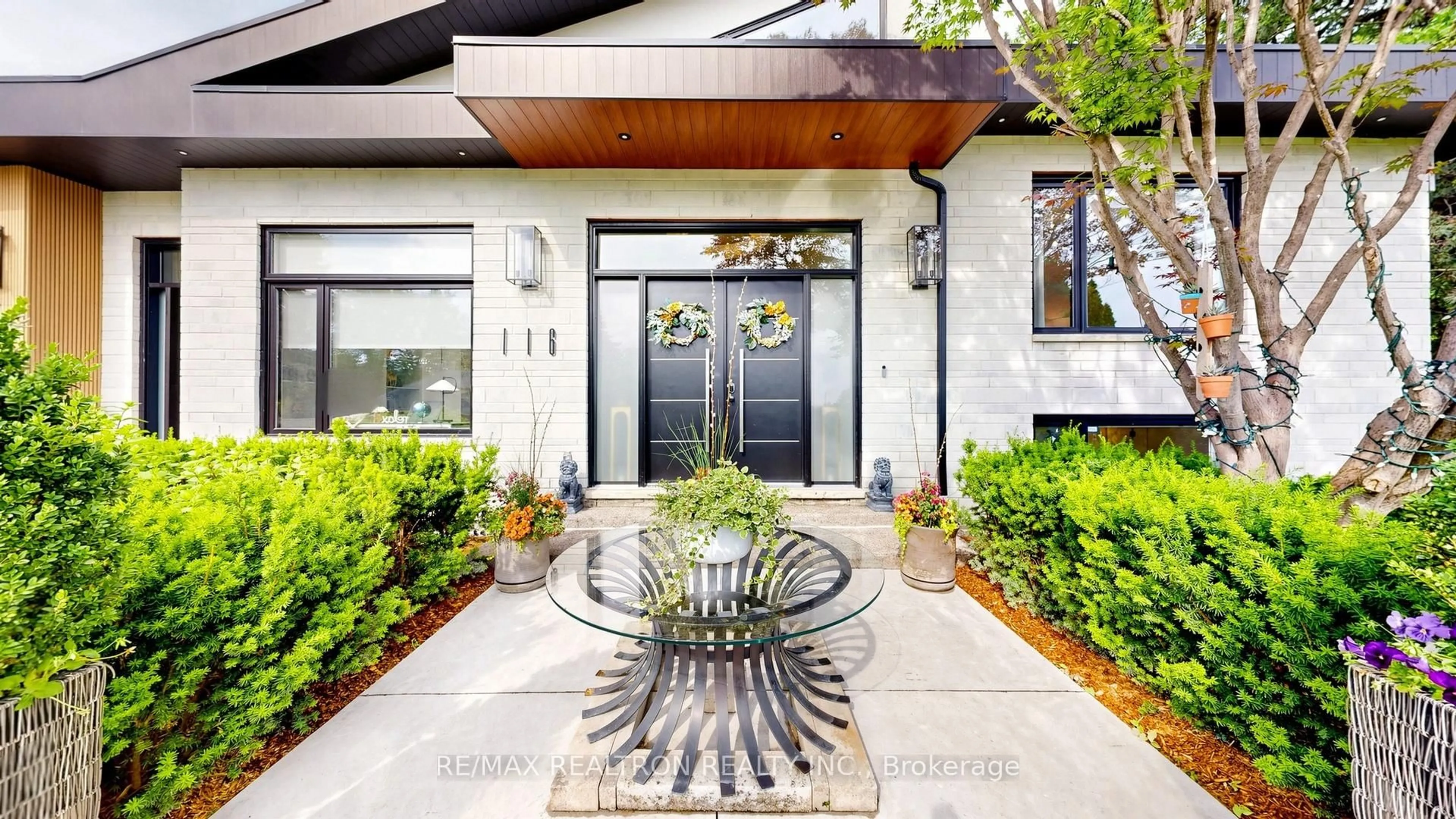 Indoor entryway for 116 Laurentide Dr, Toronto Ontario M3A 3E5