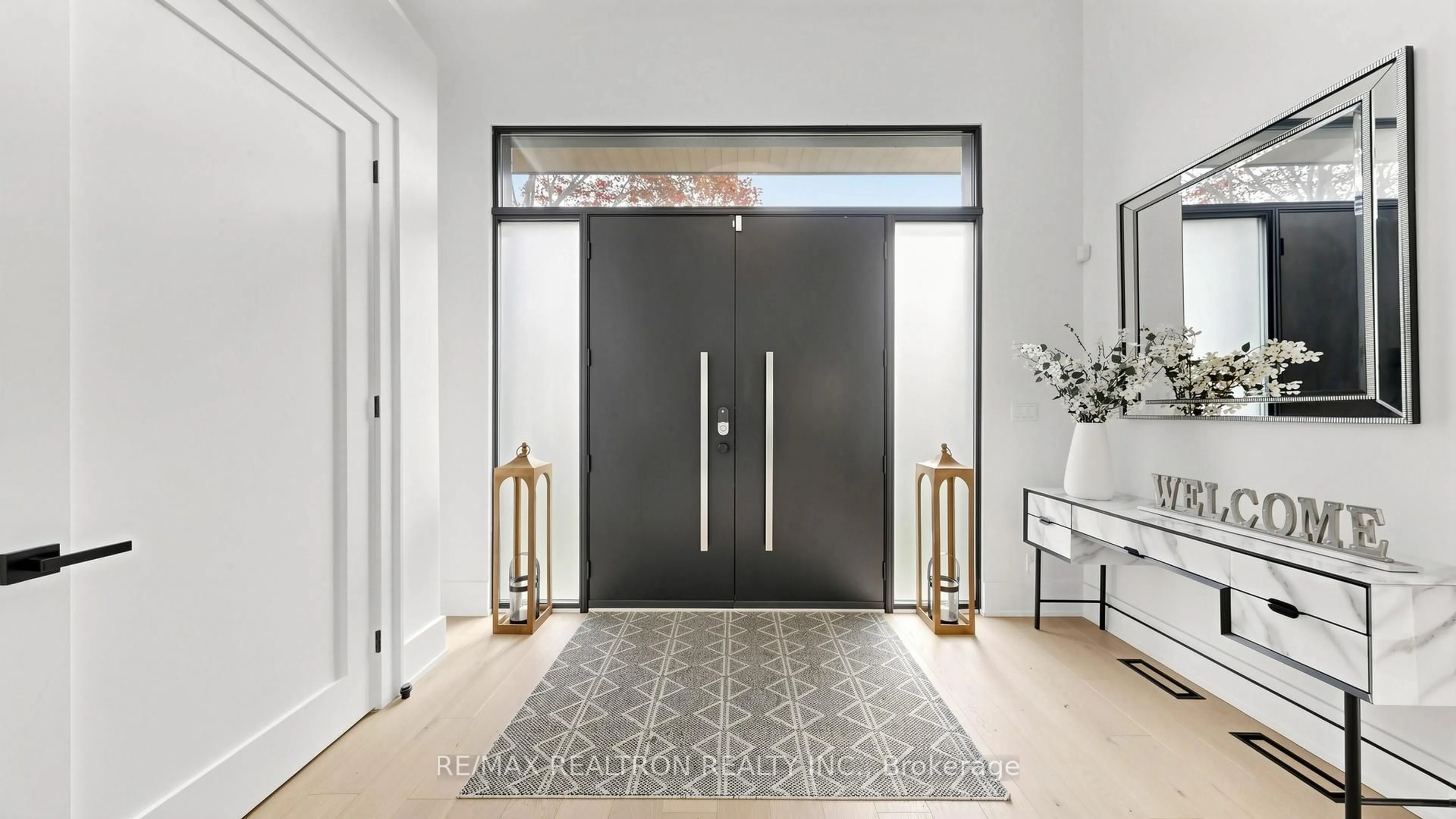 Indoor entryway for 116 Laurentide Dr, Toronto Ontario M3A 3E5