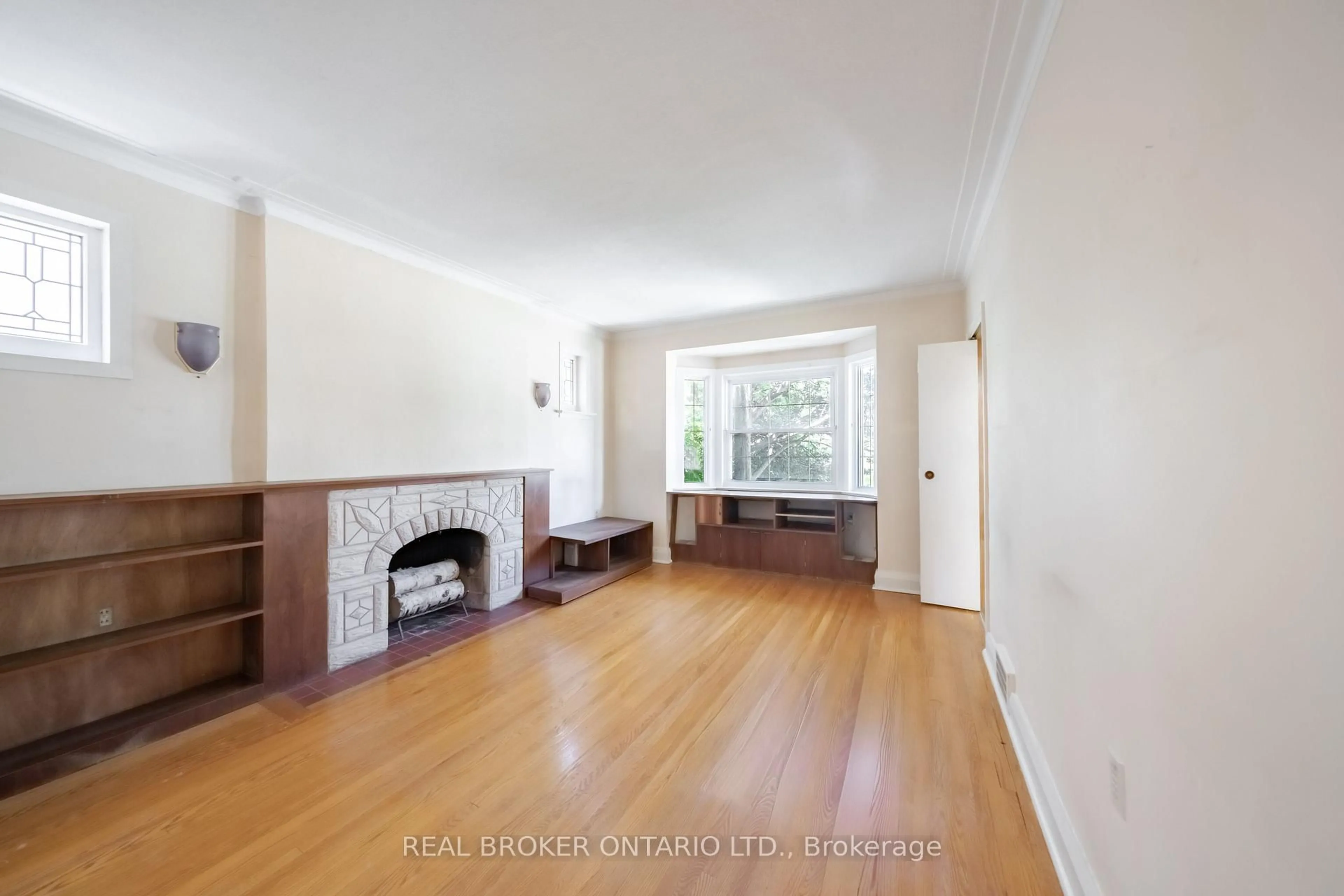A pic of a room for 483 Melrose Ave, Toronto Ontario M5M 2A1