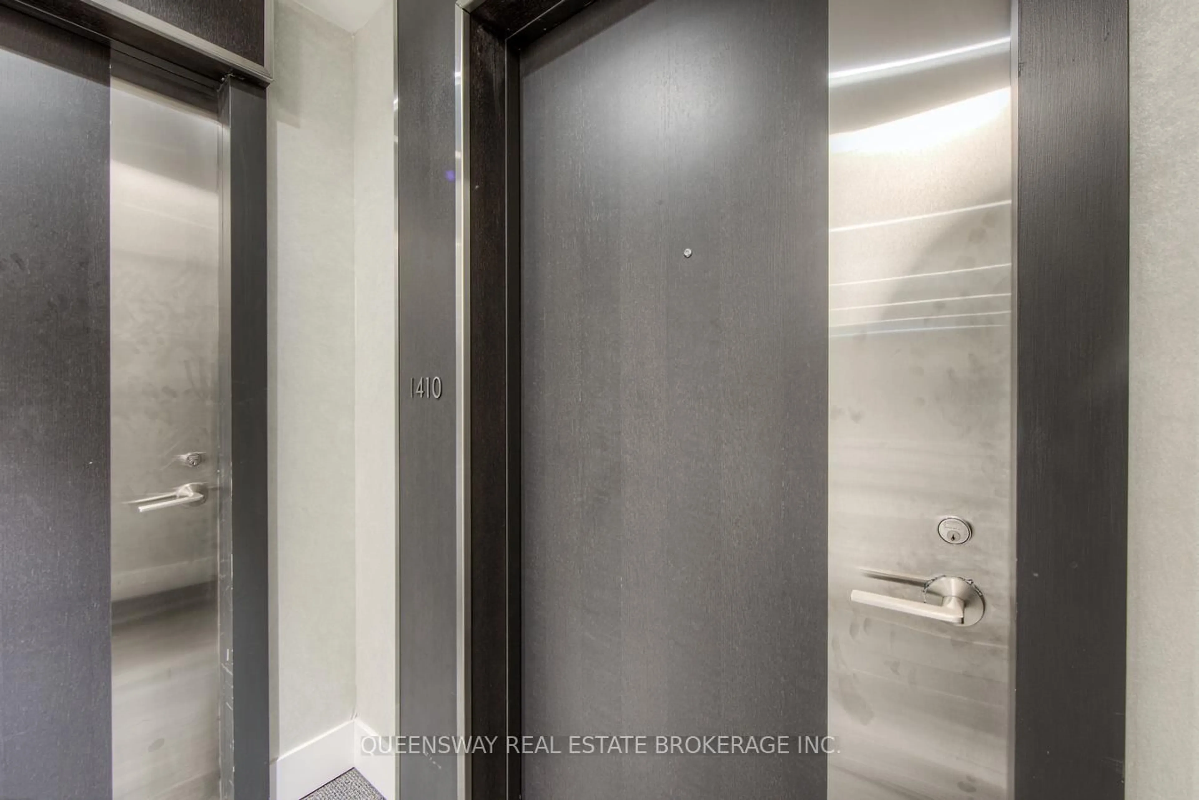 Standard bathroom, ceramic/tile floor for 609 Avenue Rd #1410, Toronto Ontario M4V 0B1