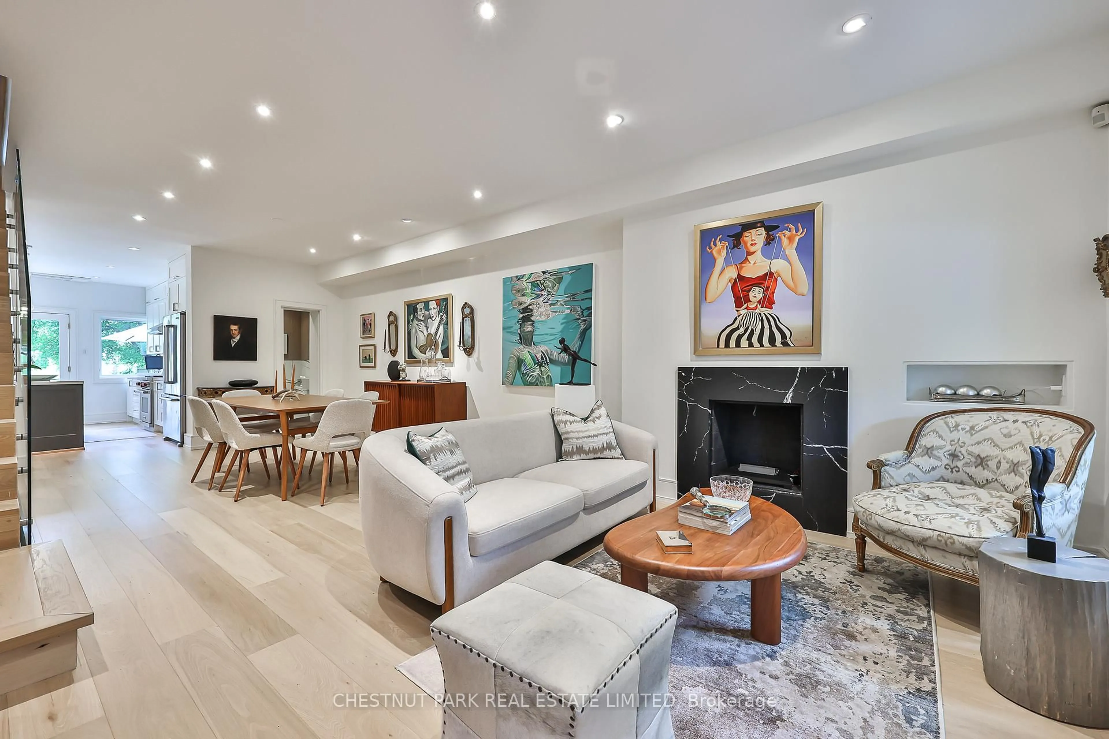 Living room with furniture, unknown for 92 Balmoral Ave, Toronto Ontario M4V 1J4