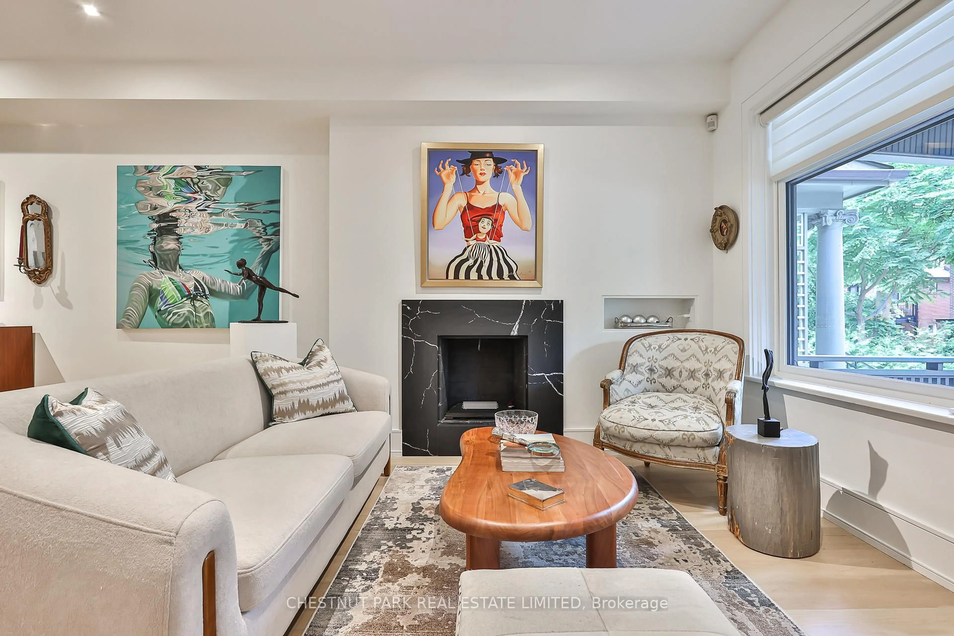 Living room with furniture, unknown for 92 Balmoral Ave, Toronto Ontario M4V 1J4