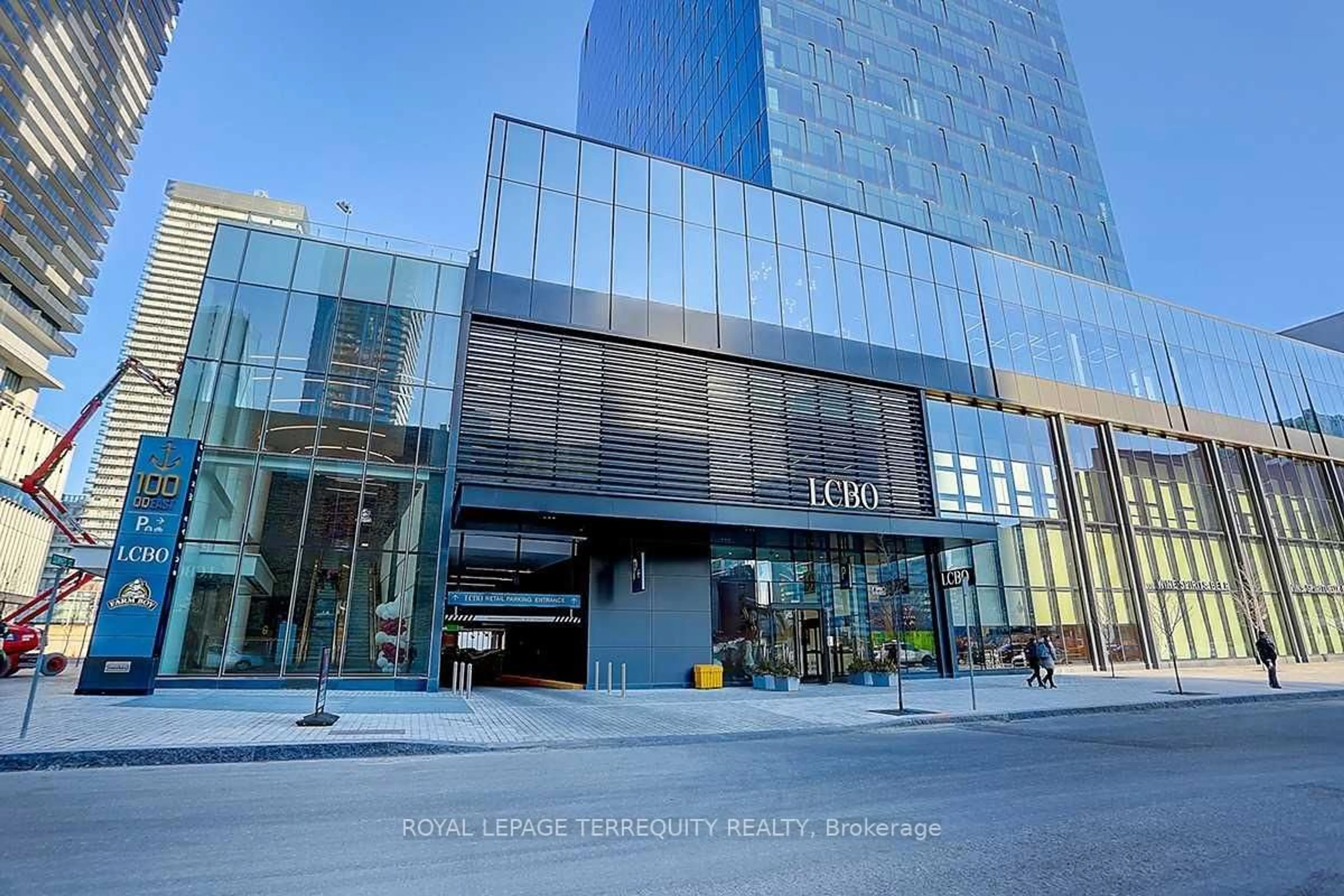 Indoor foyer for 138 Downes St #3215, Toronto Ontario M2E 0E4