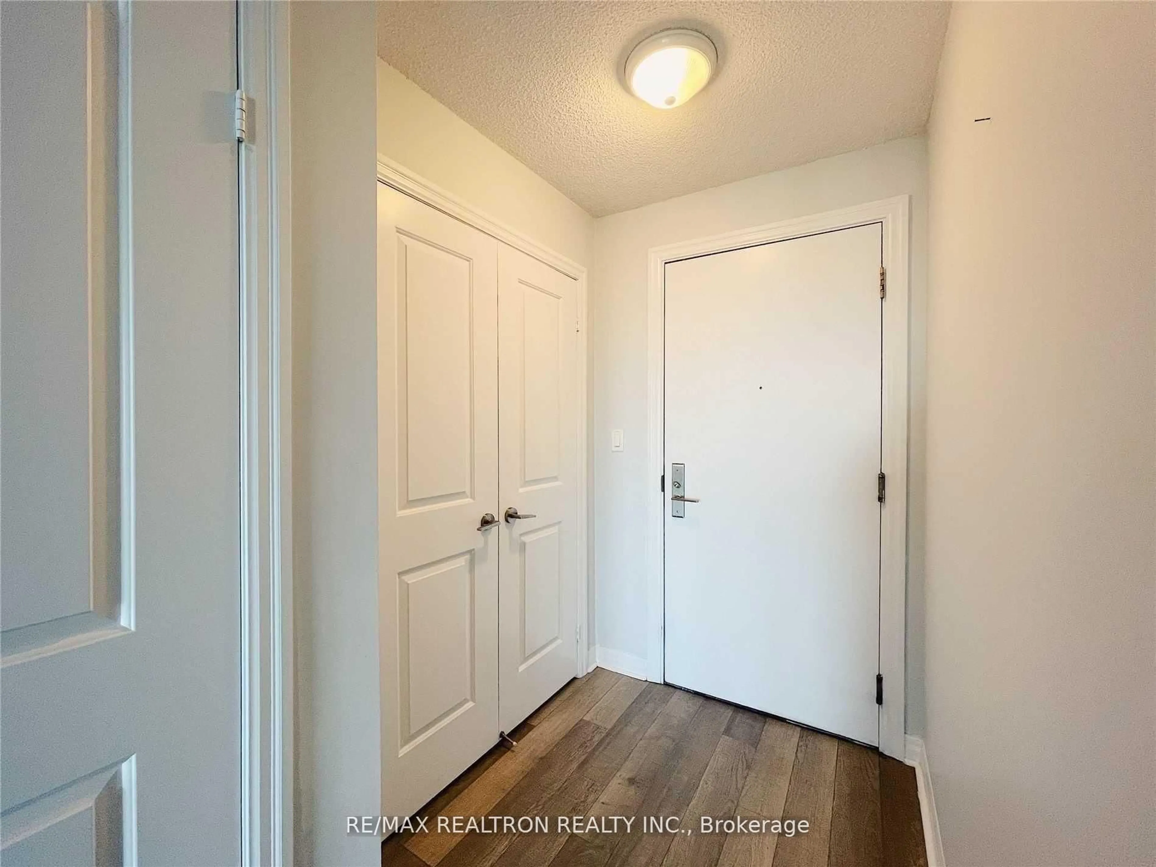 Indoor entryway for 2015 Sheppard Ave #2406, Toronto Ontario M2J 1W6
