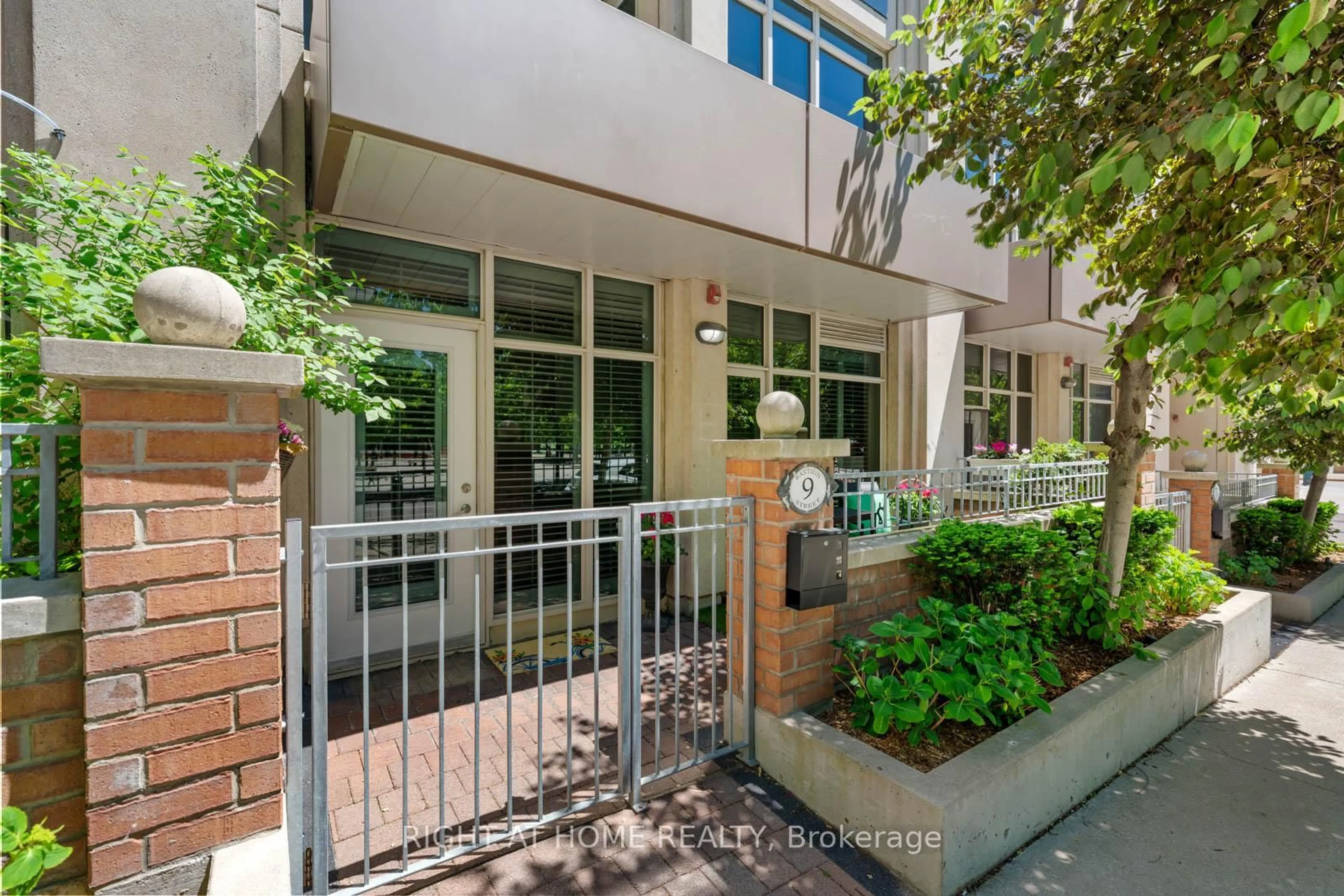 Indoor entryway for 9 Bastion St, Toronto Ontario M5V 1A4