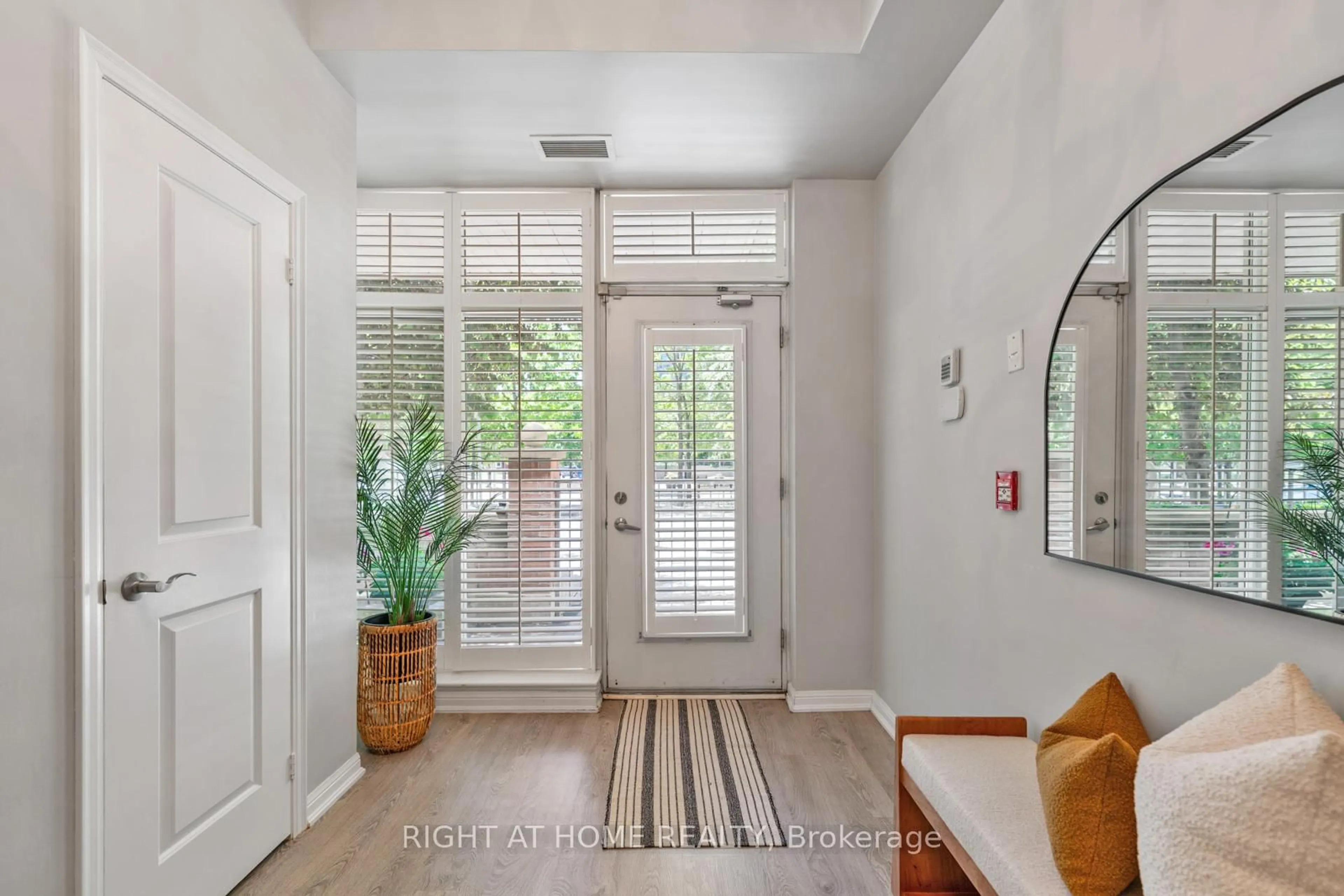 Indoor entryway for 9 Bastion St, Toronto Ontario M5V 1A4