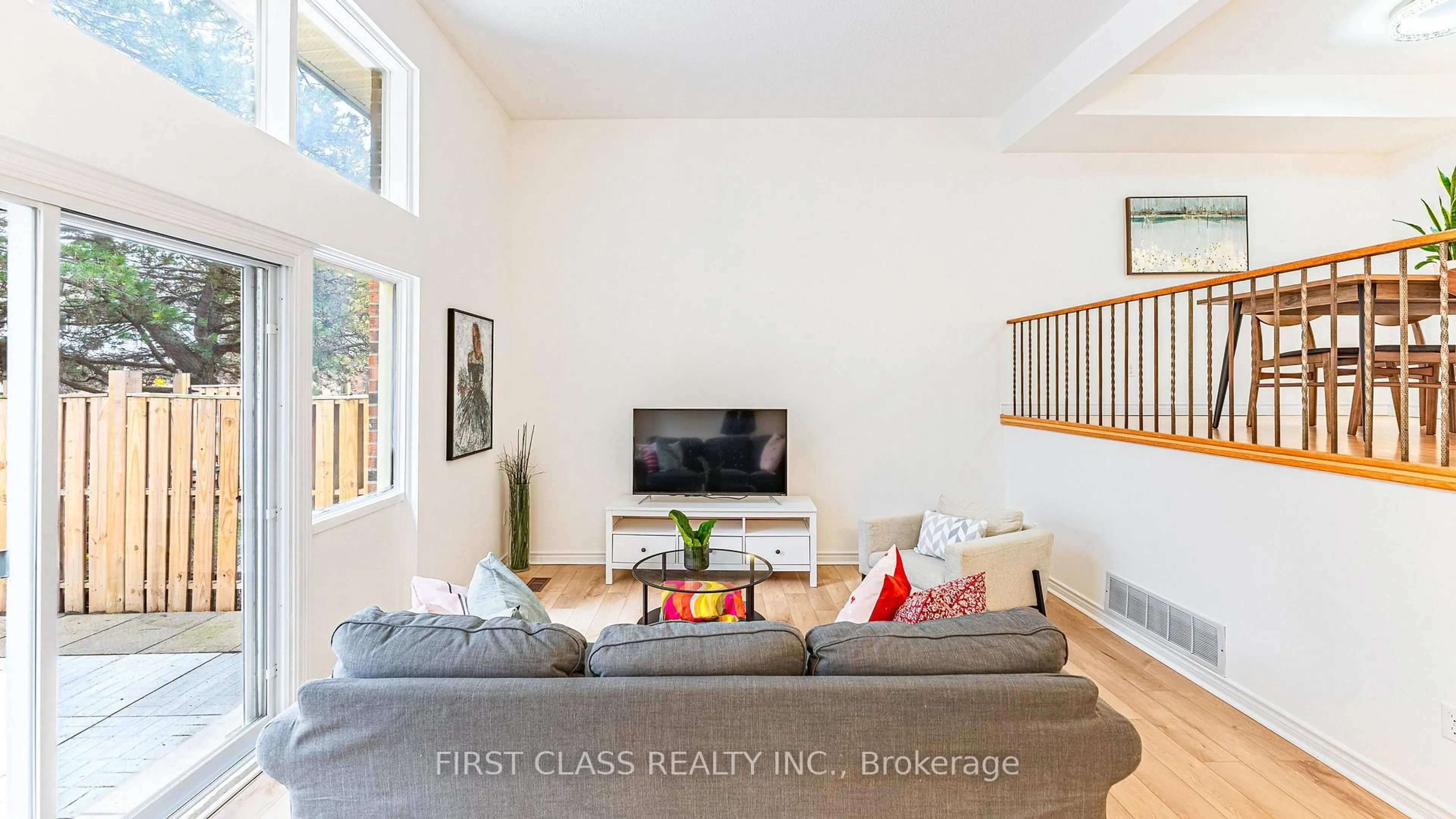 Living room with furniture, unknown for 102 Jenny Wrenway Way, Toronto Ontario M2H 2Z2
