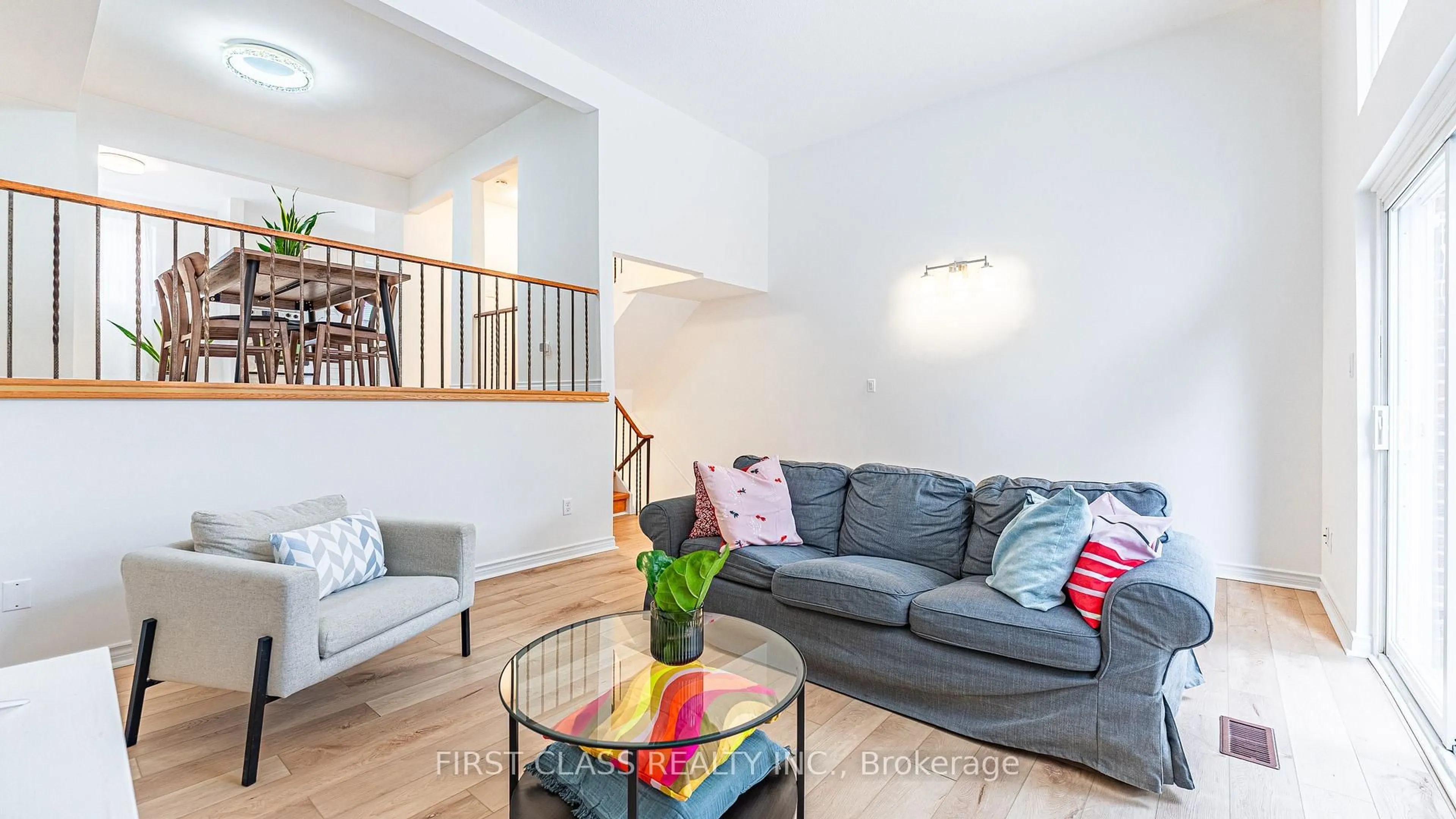 Living room with furniture, unknown for 102 Jenny Wrenway Way, Toronto Ontario M2H 2Z2