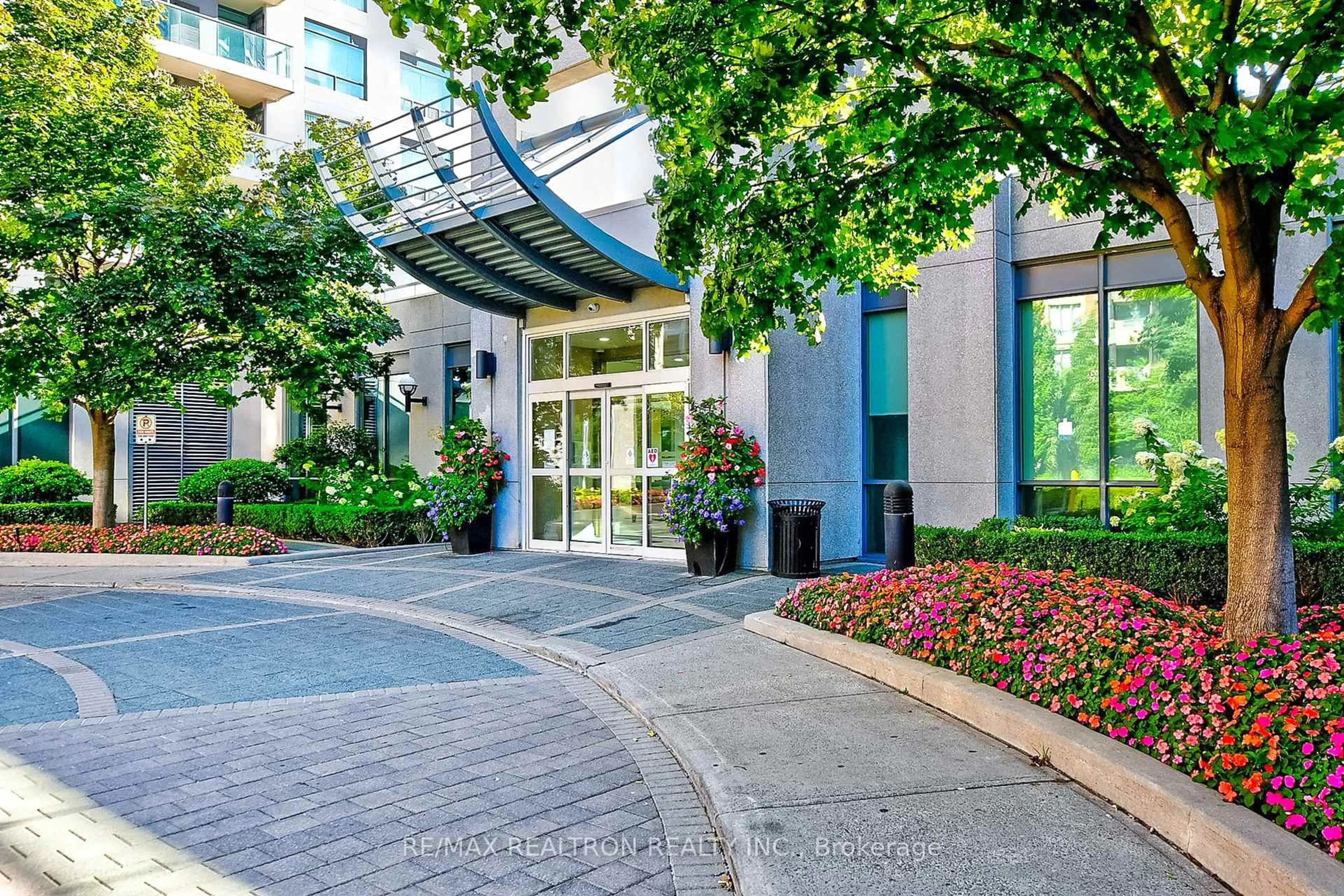 Indoor foyer for 28 Harrison Garden Blvd #1103, Toronto Ontario M2N 7B5