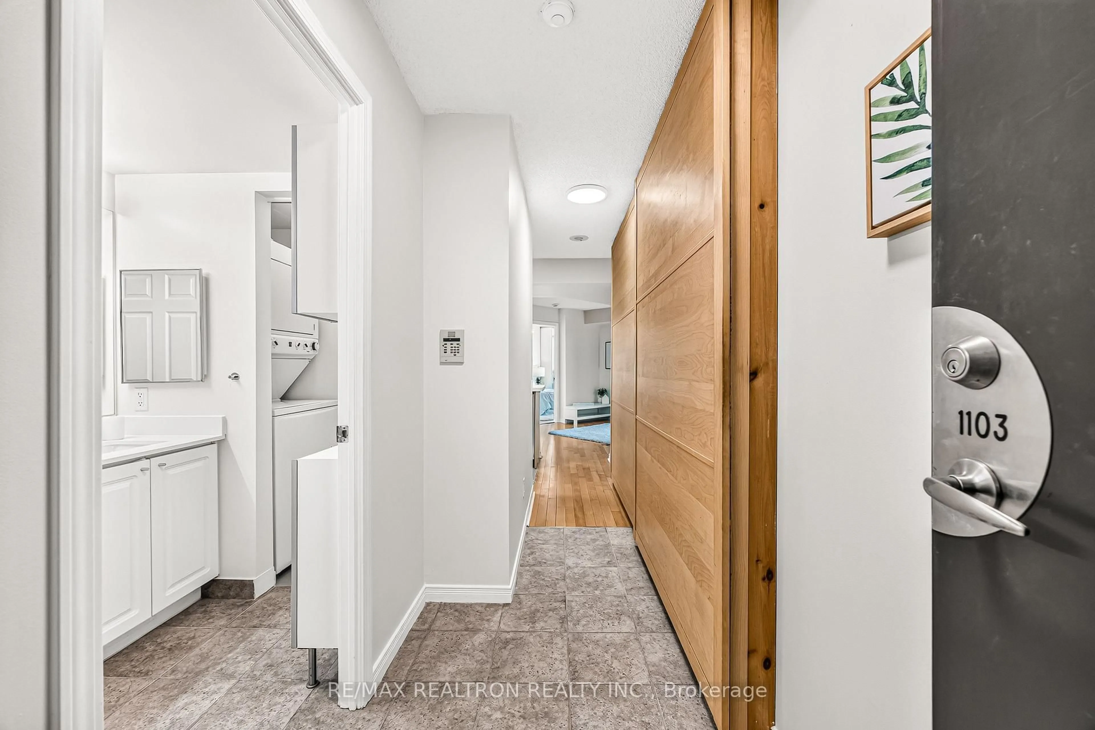 Indoor entryway for 28 Harrison Garden Blvd #1103, Toronto Ontario M2N 7B5