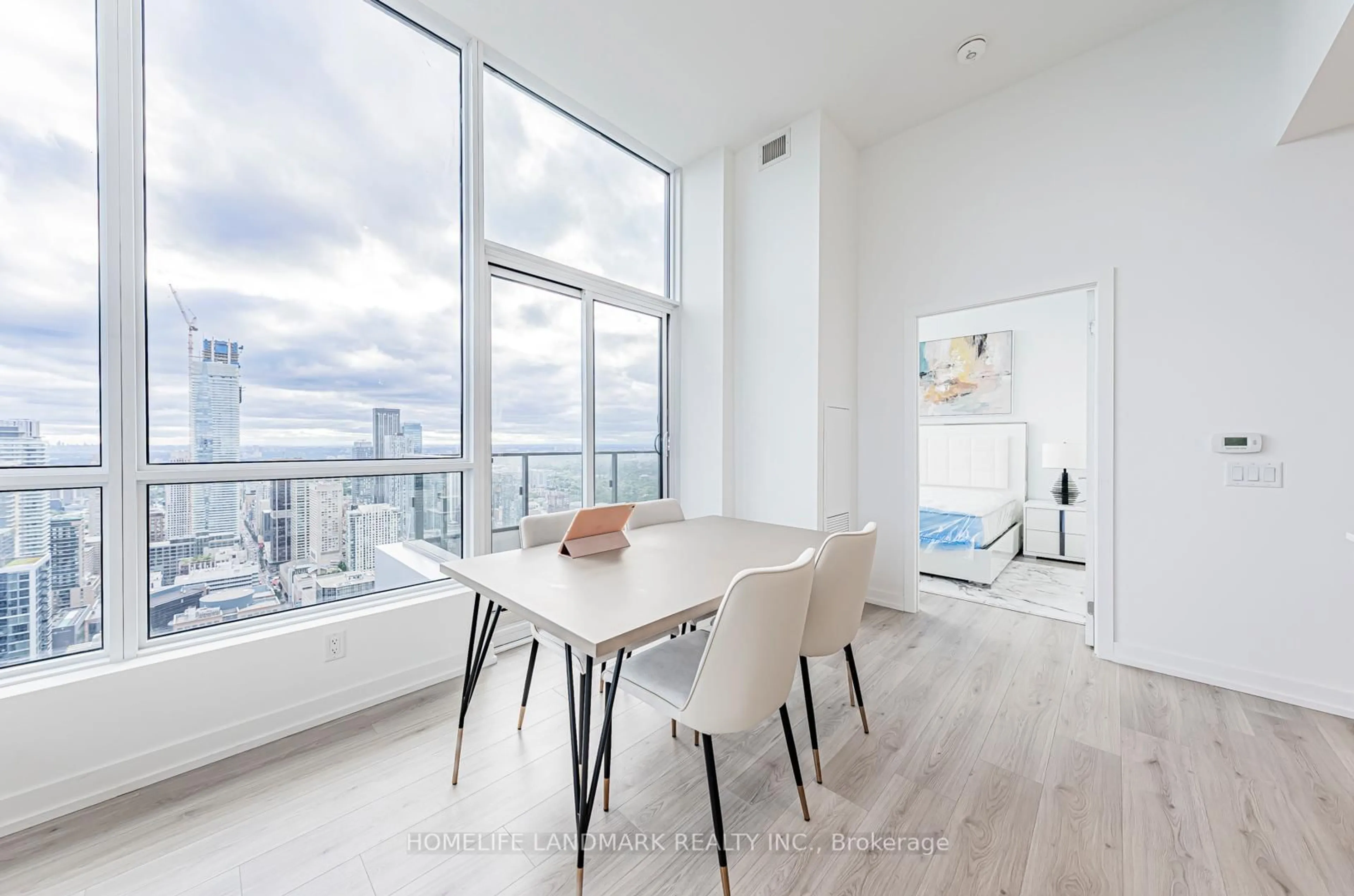Unknown for 395 Bloor St #5502, Toronto Ontario M4W 1H7