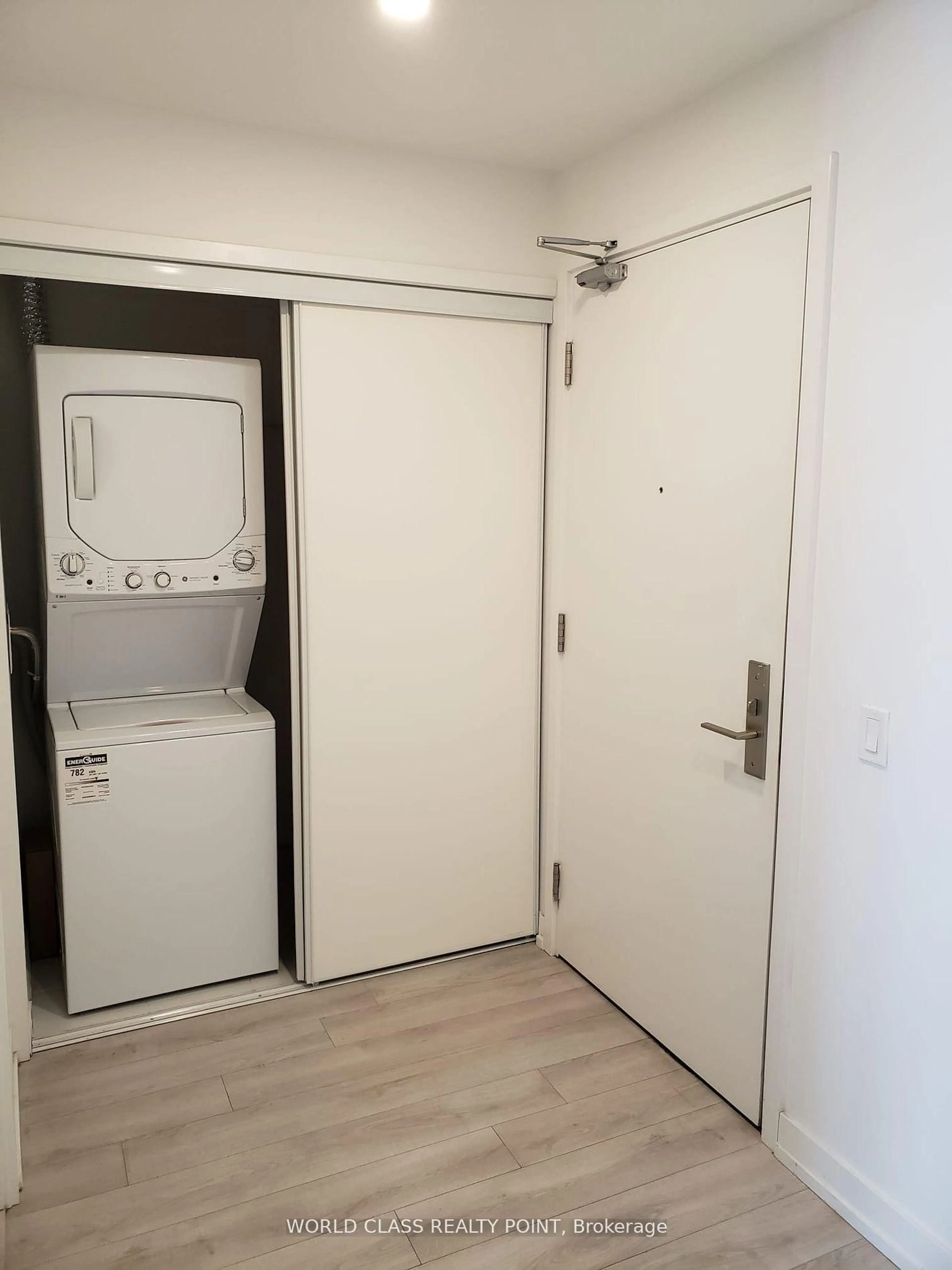 A pic of a room for 33 Helendale Ave #1404, Toronto Ontario M4R 0A4
